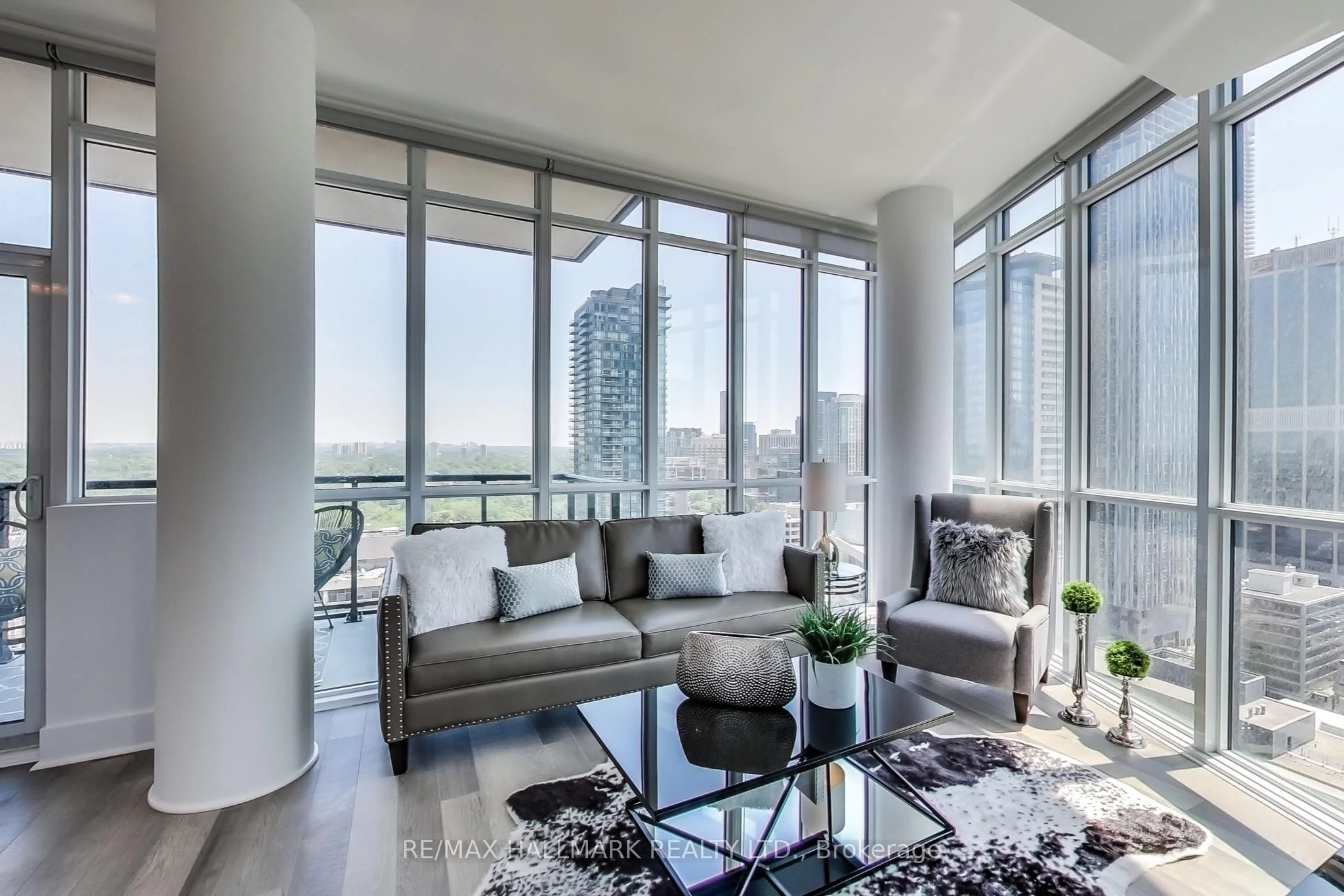 32 Davenport Road 2107, Toronto C02, ON M5R 0B5