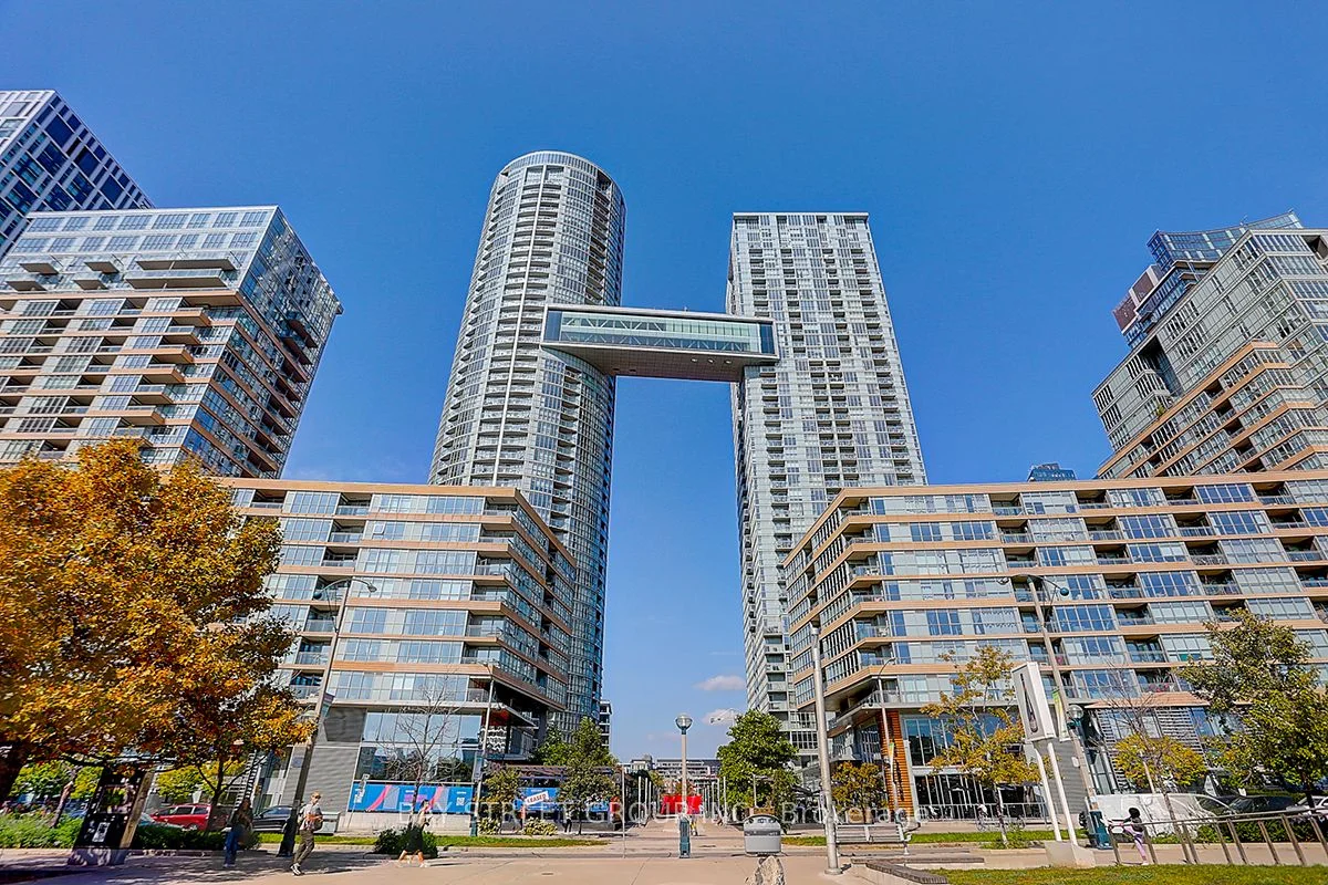 15 Iceboat Terrace 1206, Toronto C01, On M5v 4a5