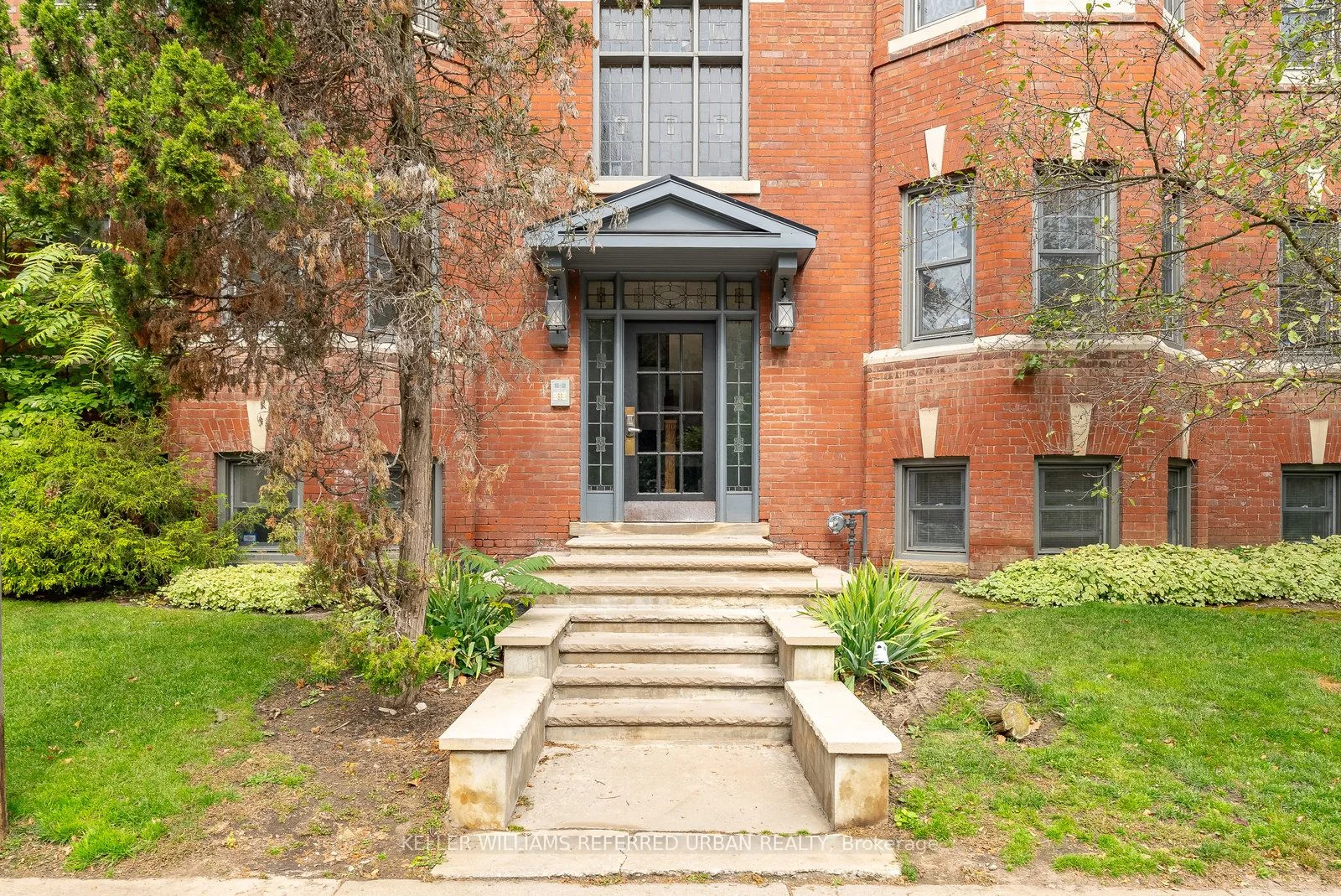 388 Brunswick Avenue 2 East, Toronto C02, ON M5R 2Z4