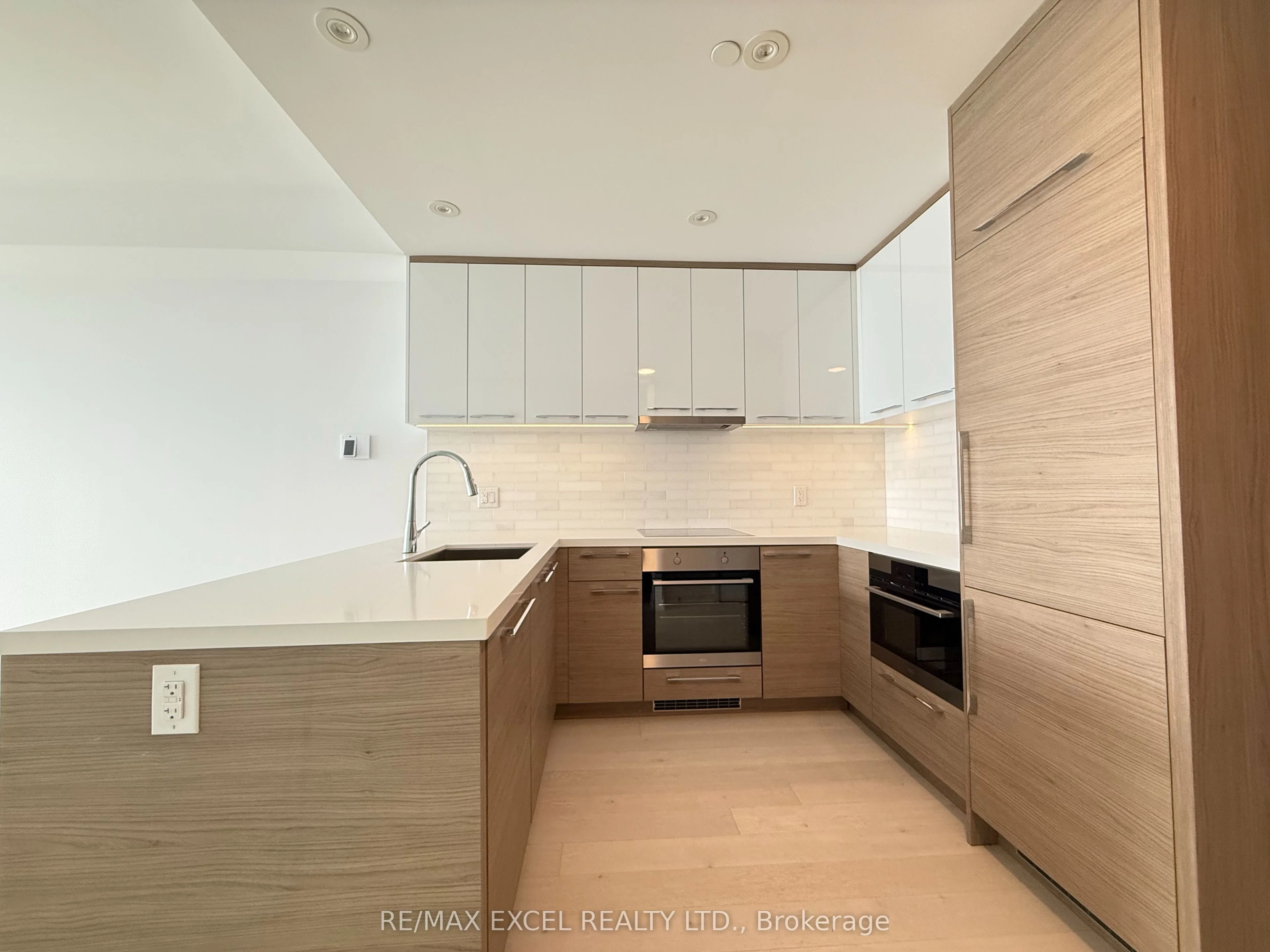 488 University Avenue 2311, Toronto C01, ON M5G 0C1