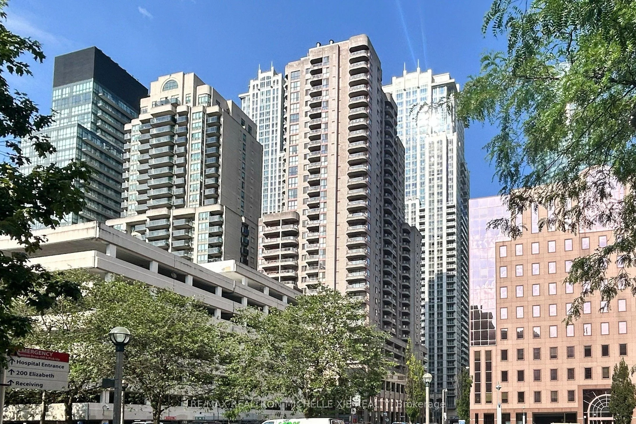 736 Bay Street 1009, Toronto C01, ON M5G 1N6