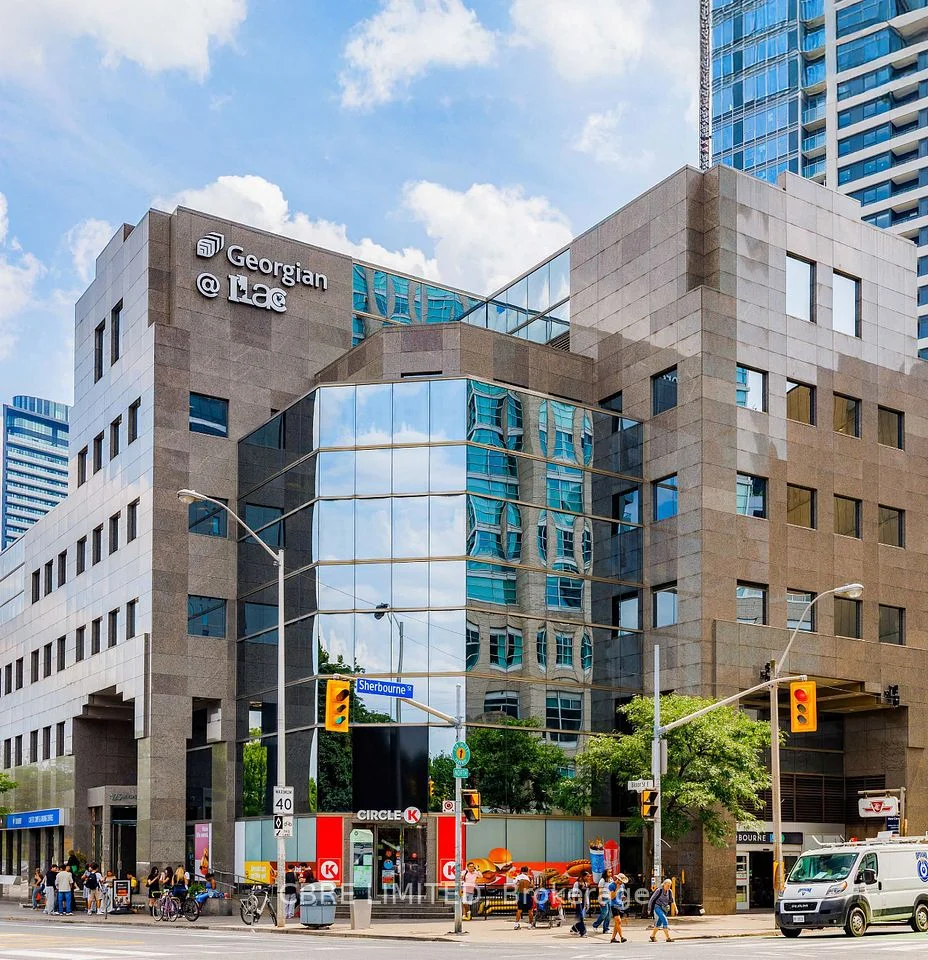 425 Bloor Street E 101, Toronto C09, ON M4X 1L7
