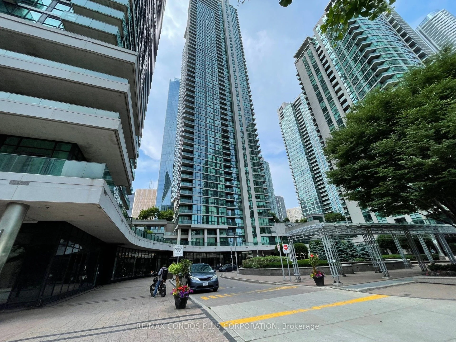 18 Harbour Street 1311, Toronto C01, On M5j 2z6