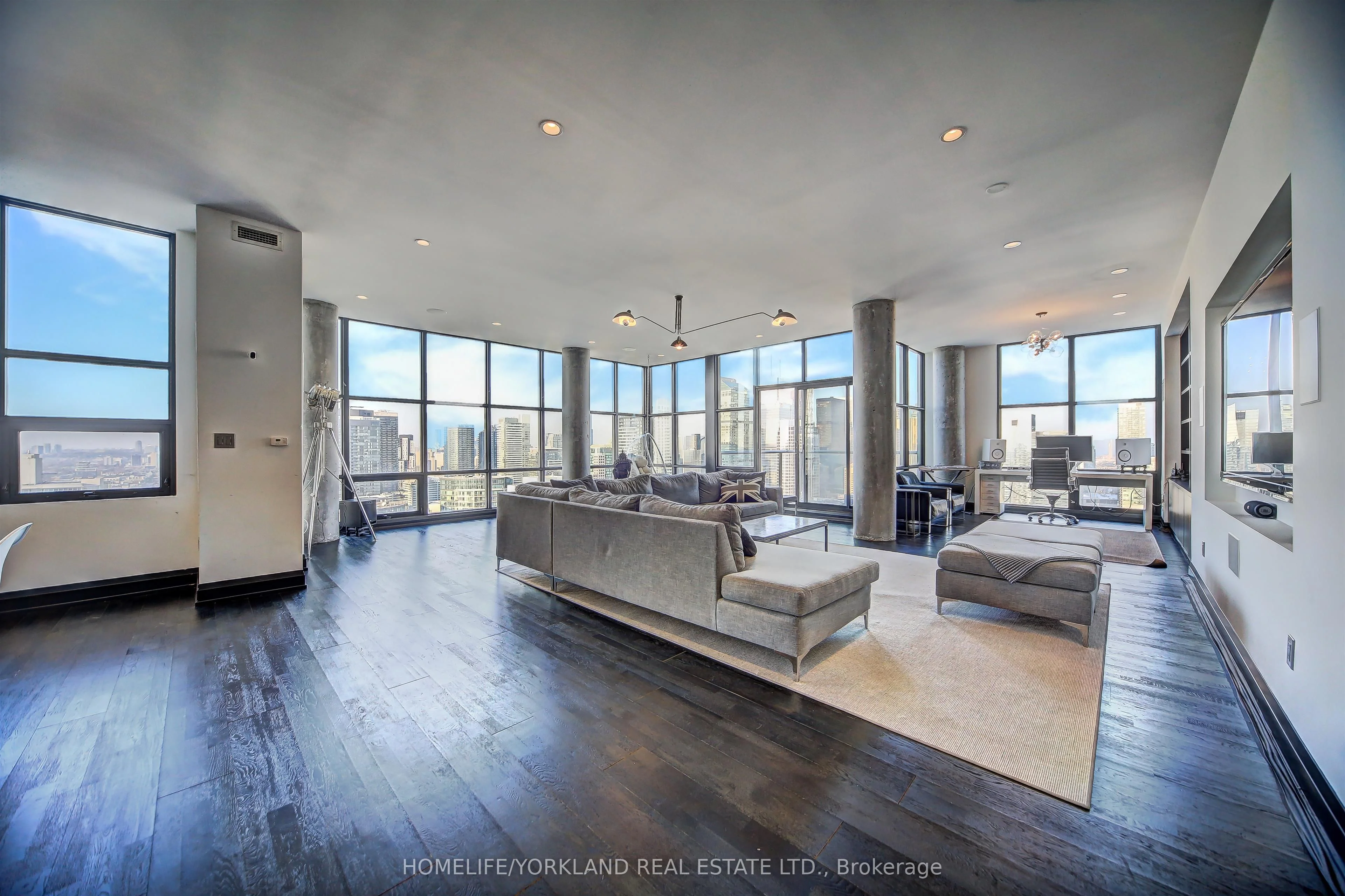 Condo Apartment in Toronto