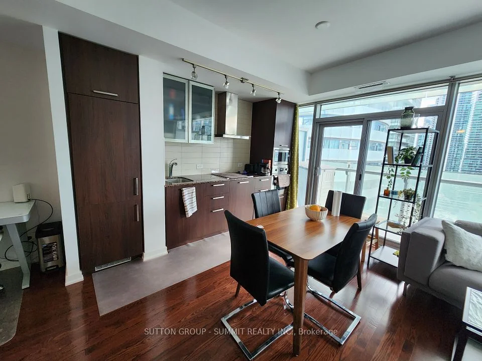 12 York Street 2111, Toronto C01, On M5j 2z2