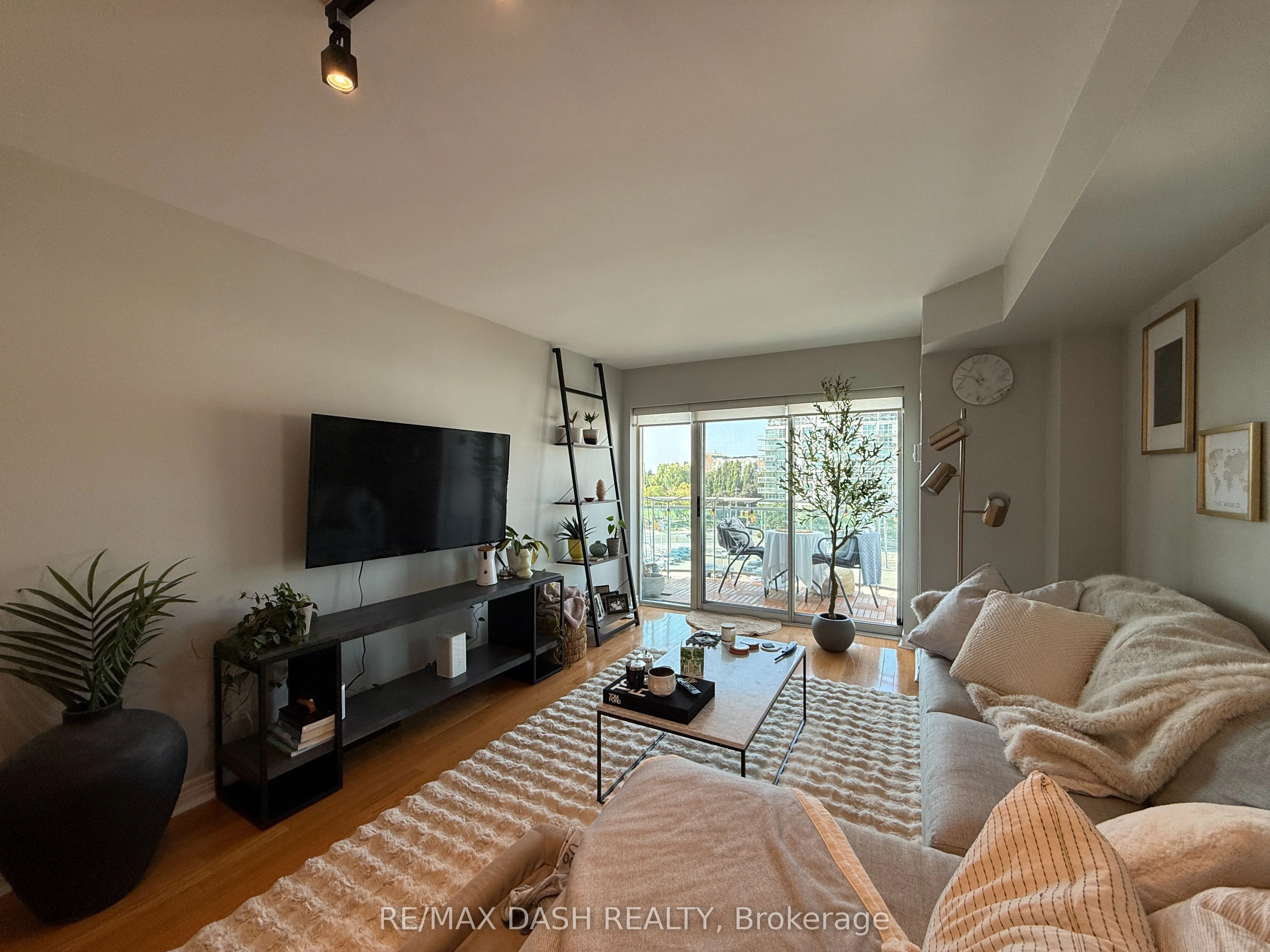 Condo Apartment in Toronto