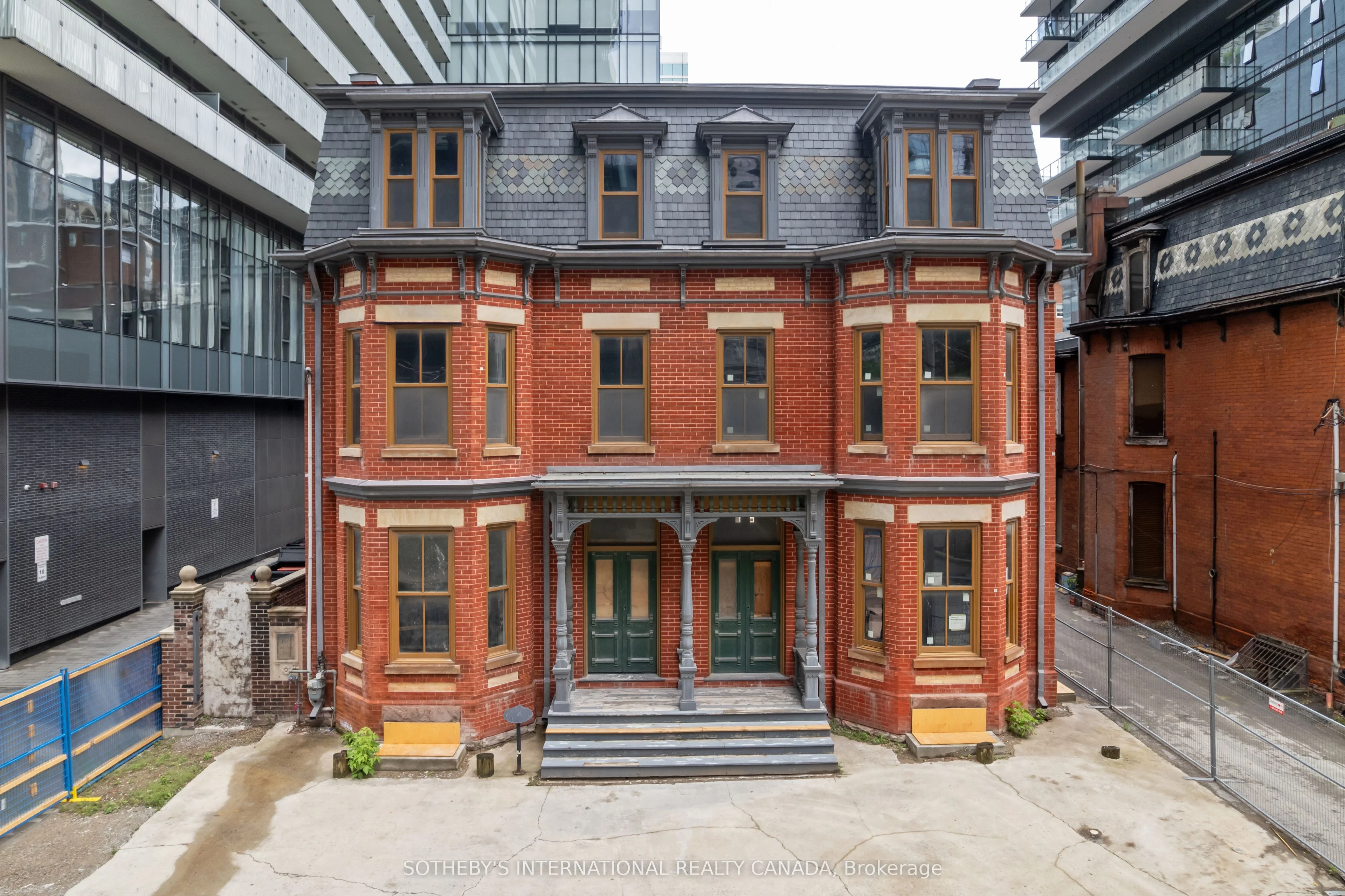 62 Charles Street E Lower, Toronto C08, ON M4Y 1T1