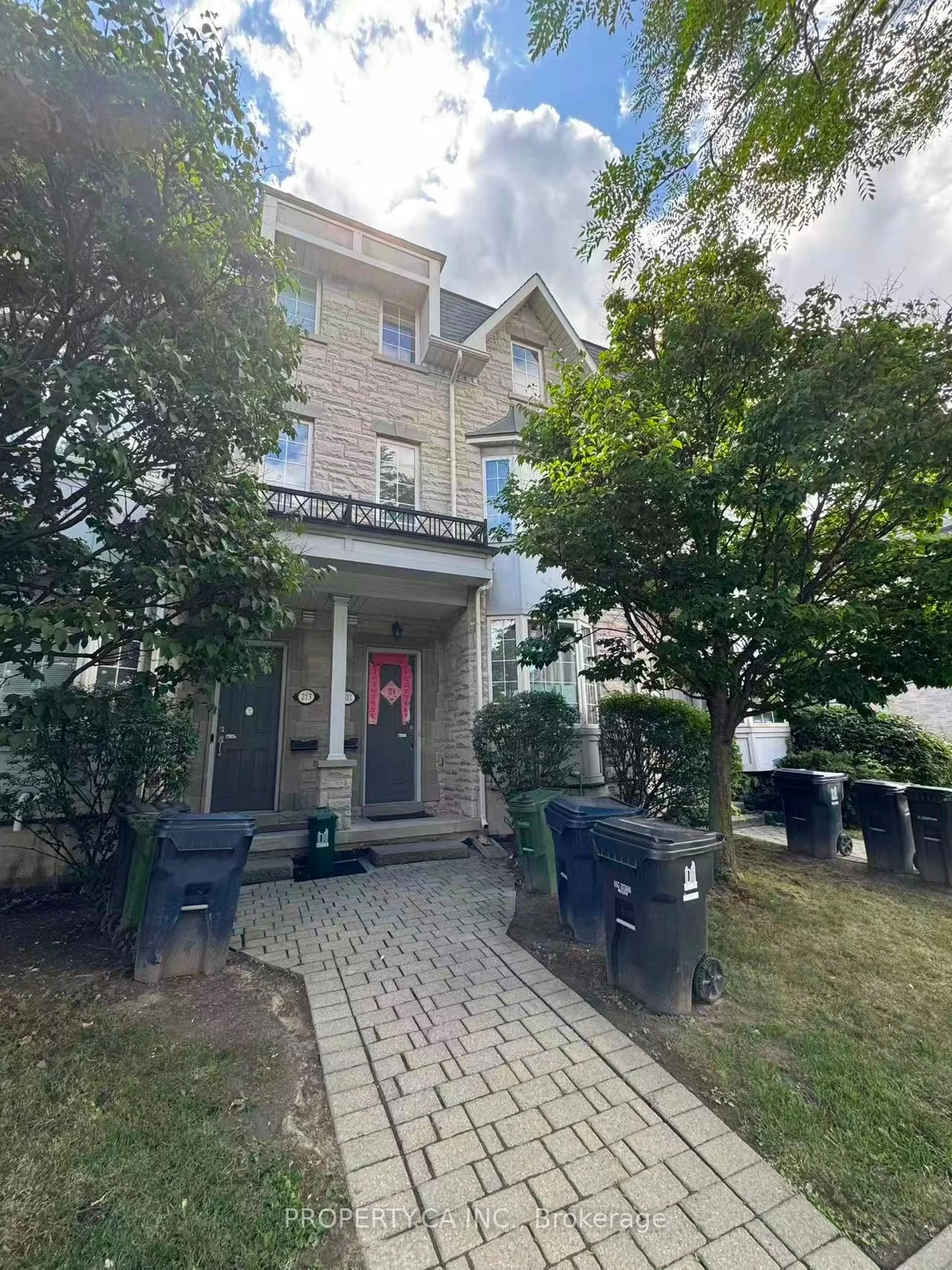211 Finch Avenue E, Toronto C14, ON M2N 4S1