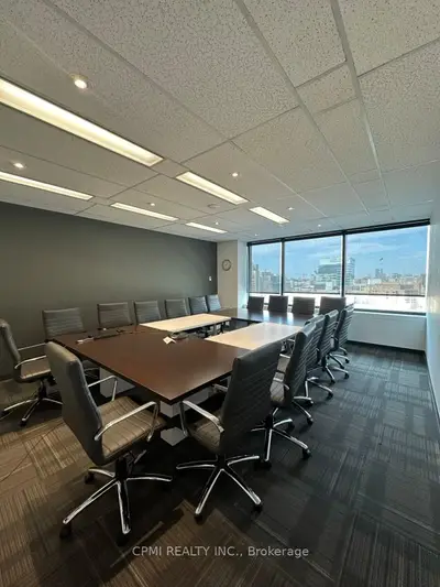 180 Dundas Street 2004, Toronto C01, ON M5G 1Z8