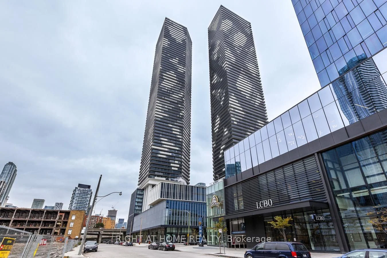 Condo Apartment in Toronto