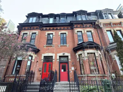 Att/Row/Townhouse in Toronto