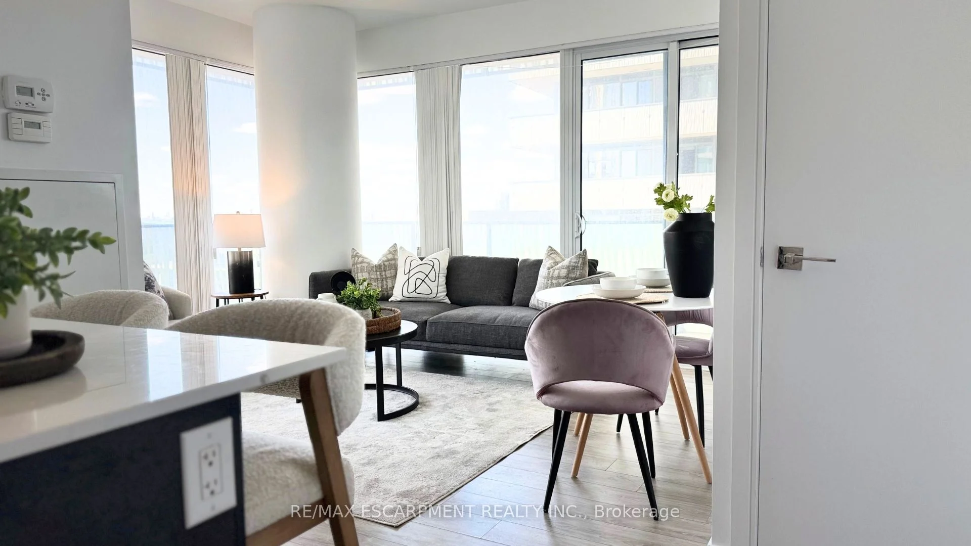 42 Charles Street 2409, Toronto C08, ON M4Y 1T4