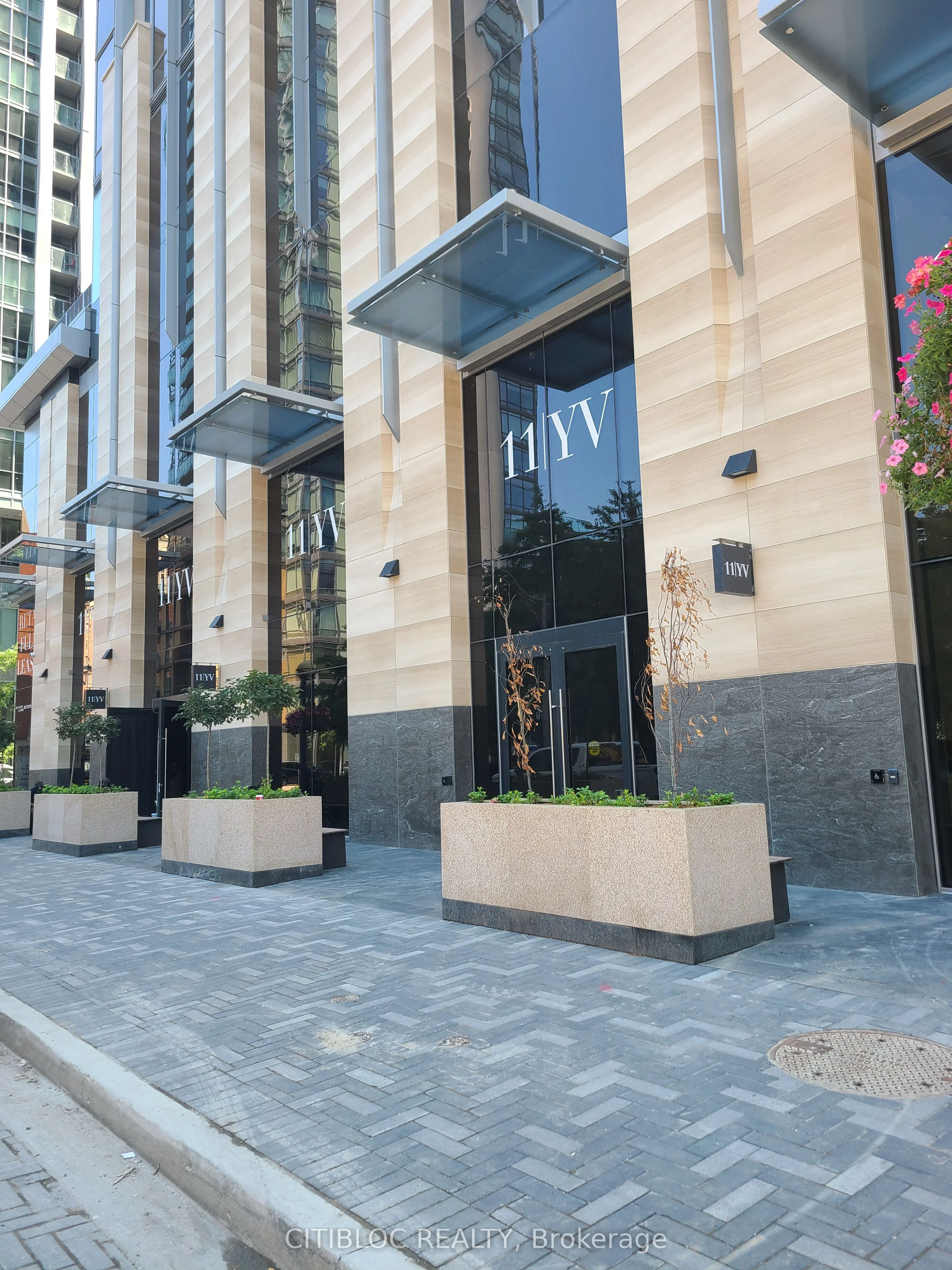 11 Yorkville Avenue 5209, Toronto C02, ON M4W 0B7