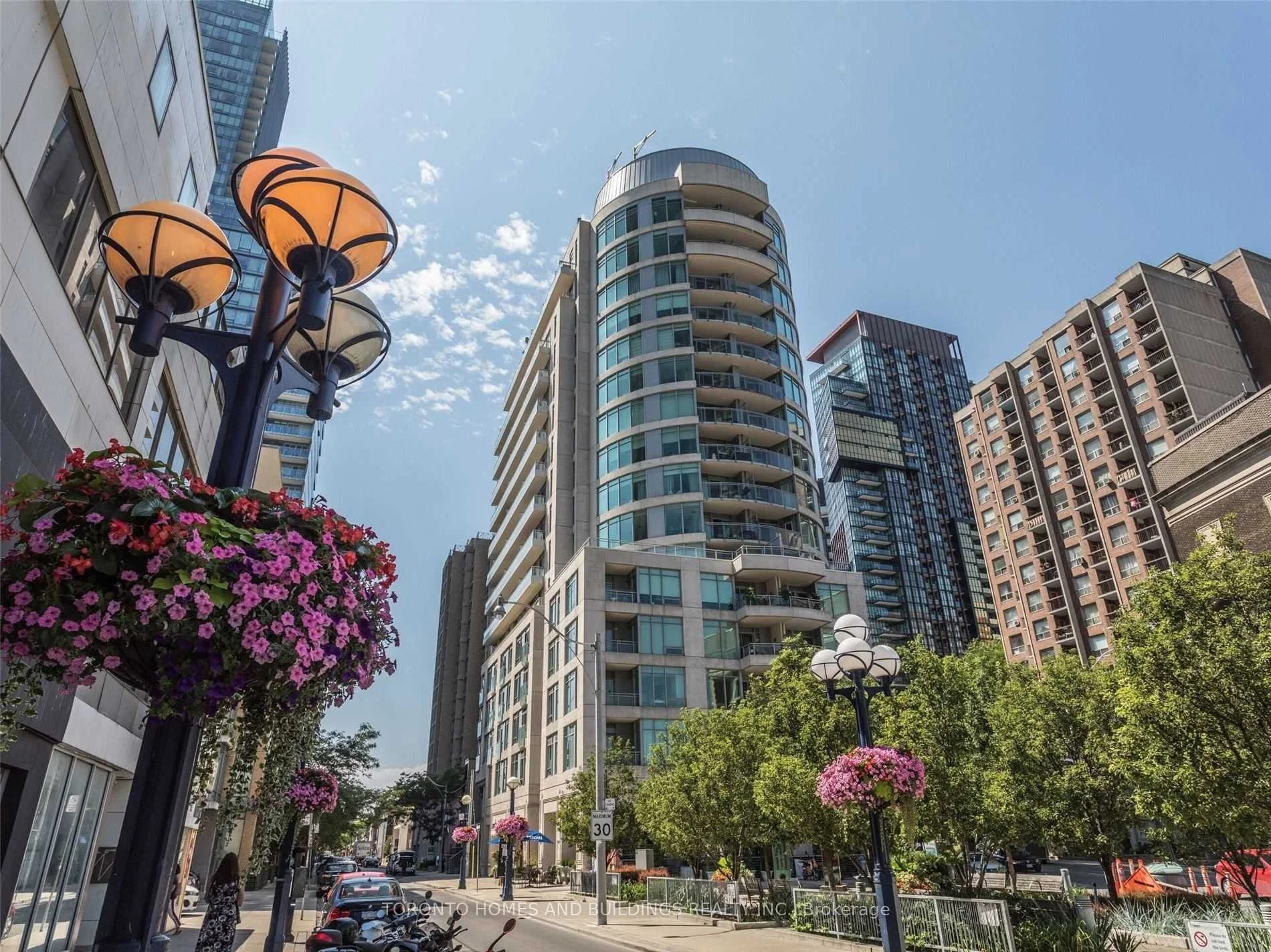 8 Scollard Street 1007, Toronto C02, On M5r 1m2