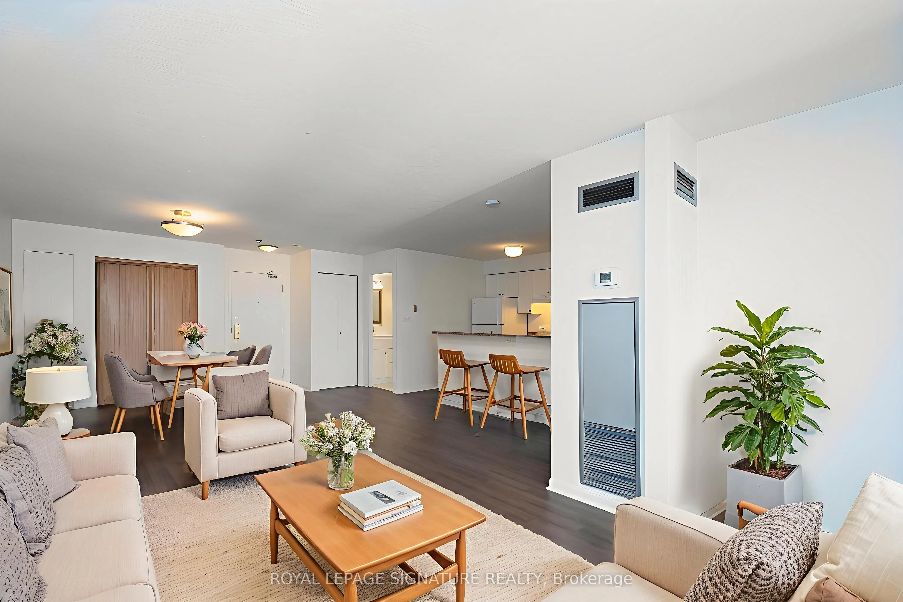 25 Grenville Street 807, Toronto C01, ON M4Y 2X5