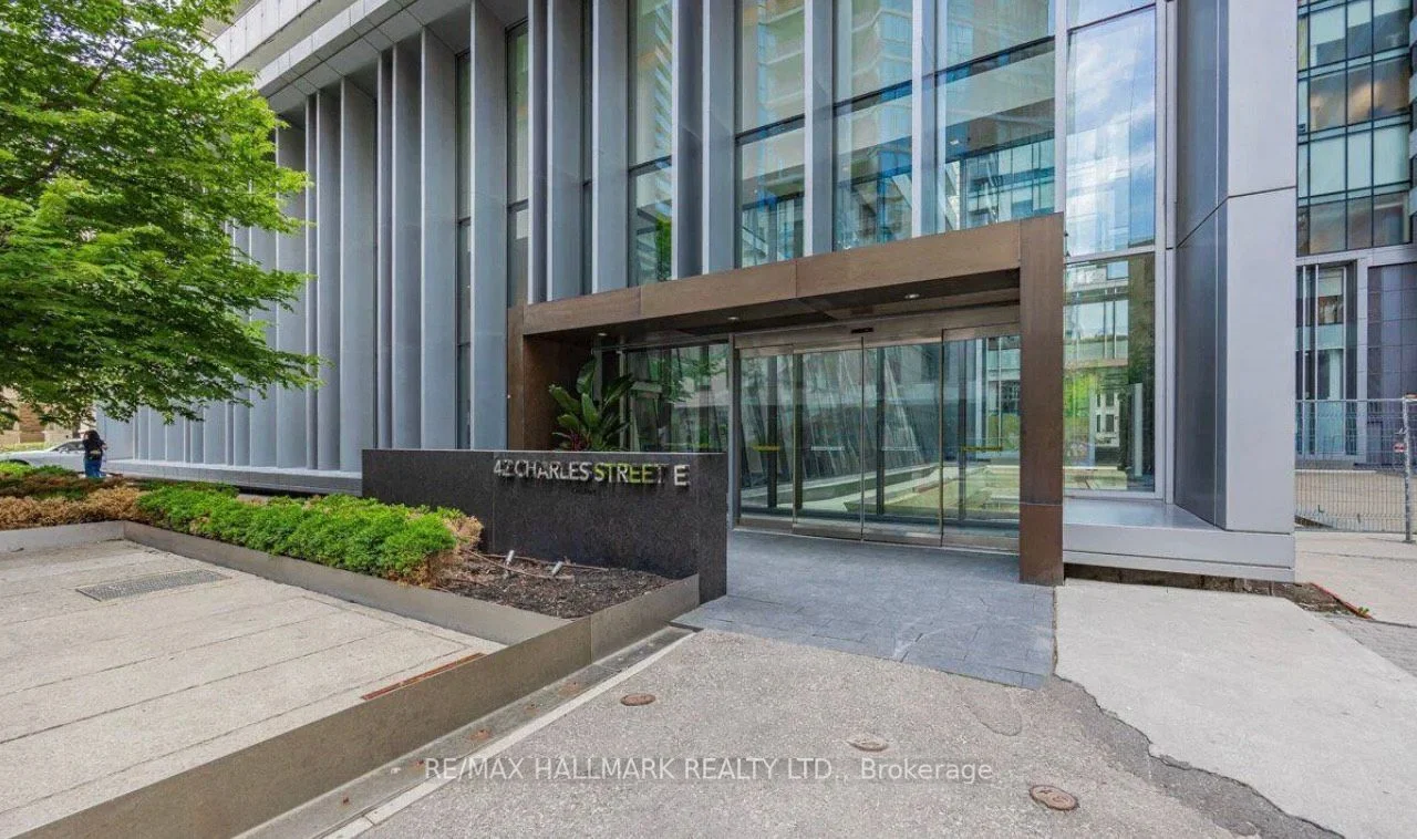 42 Charles Street 5301, Toronto C08, On M4y 1n3