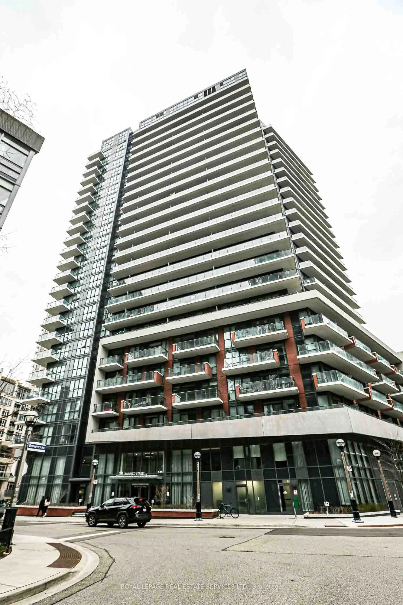 38 E Iannuzi Street E 1004, Toronto C01, ON M5V 0S2