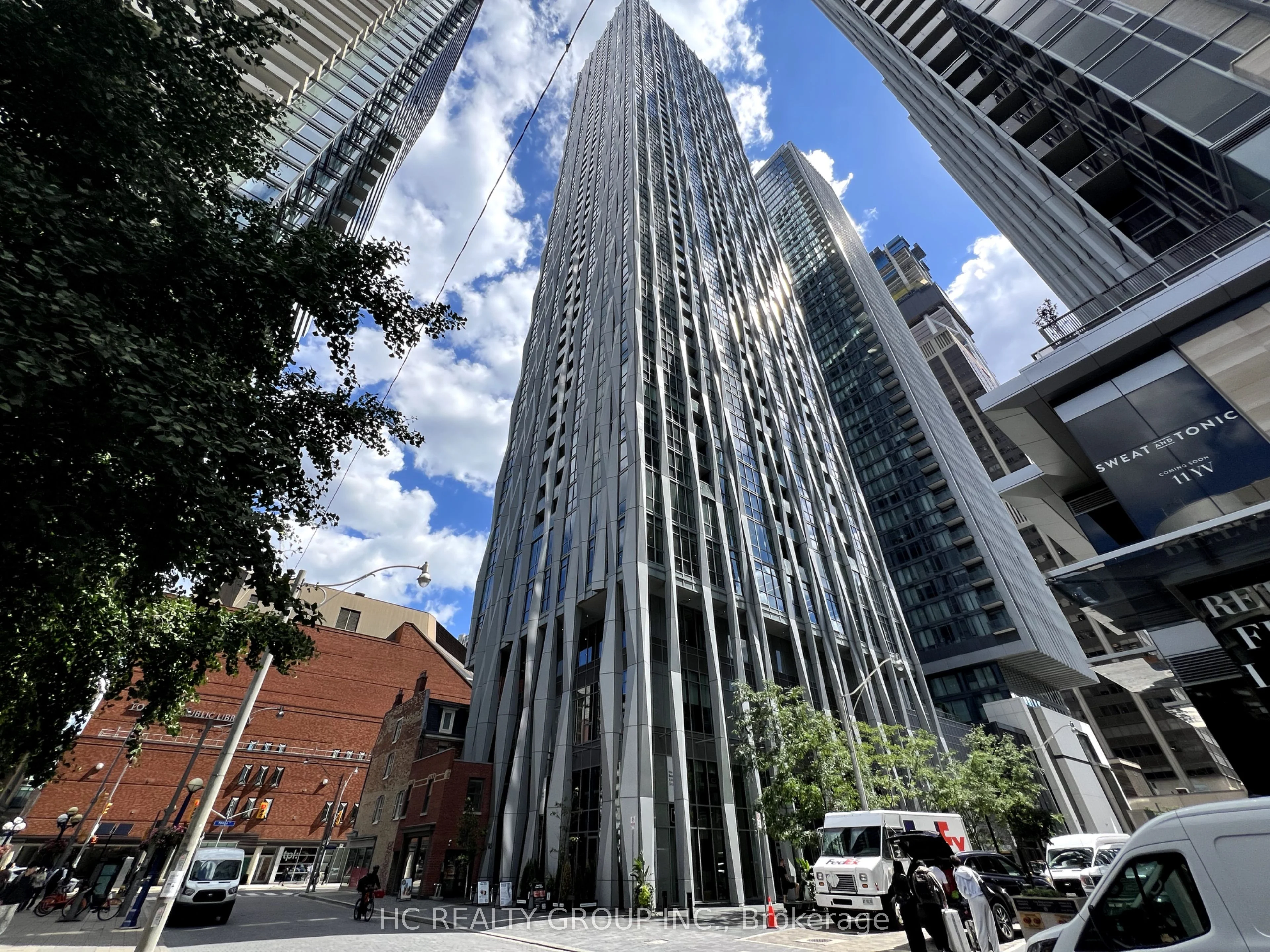 1 Yorkville Avenue 1302, Toronto C02, ON M4W 1L1