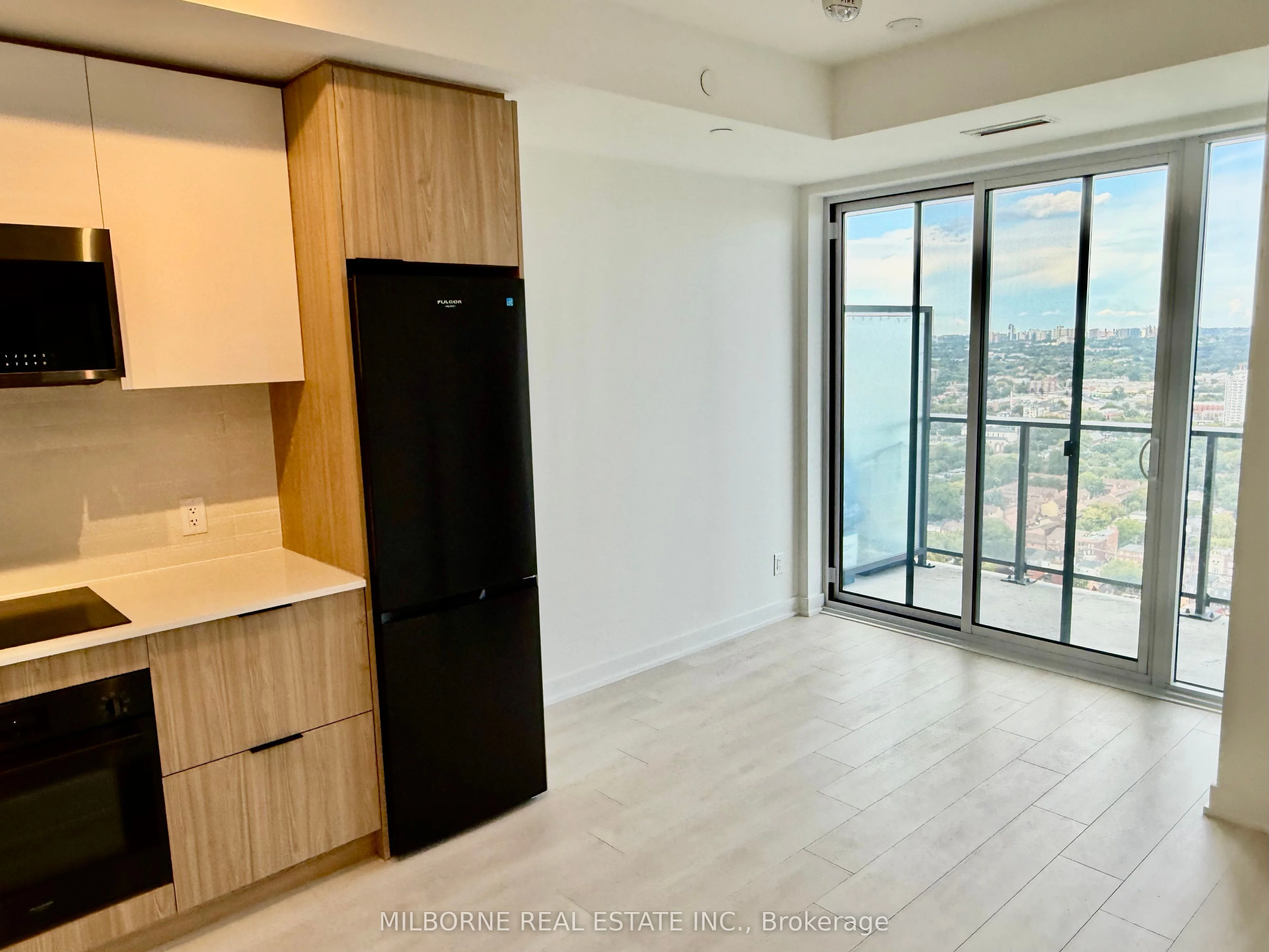 5 Defries Street 3701, Toronto C08, ON M5A 0W7