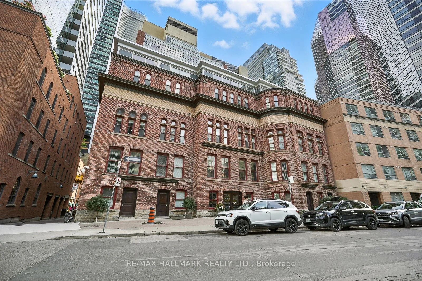 11 St Joseph Street 116, Toronto C01, ON M4Y 3G4