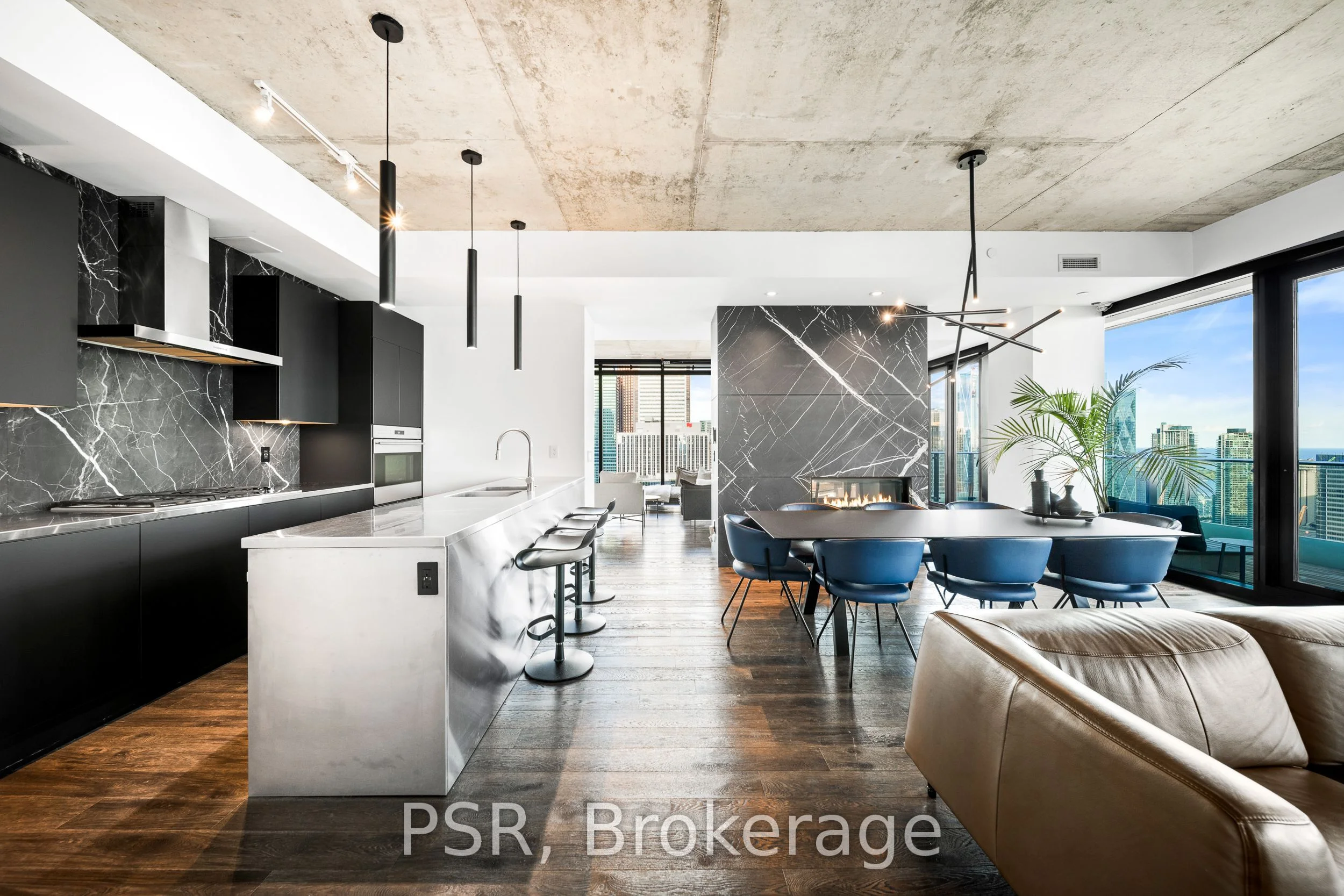 224 King Street W 4302, Toronto C01, ON M5V 1H8