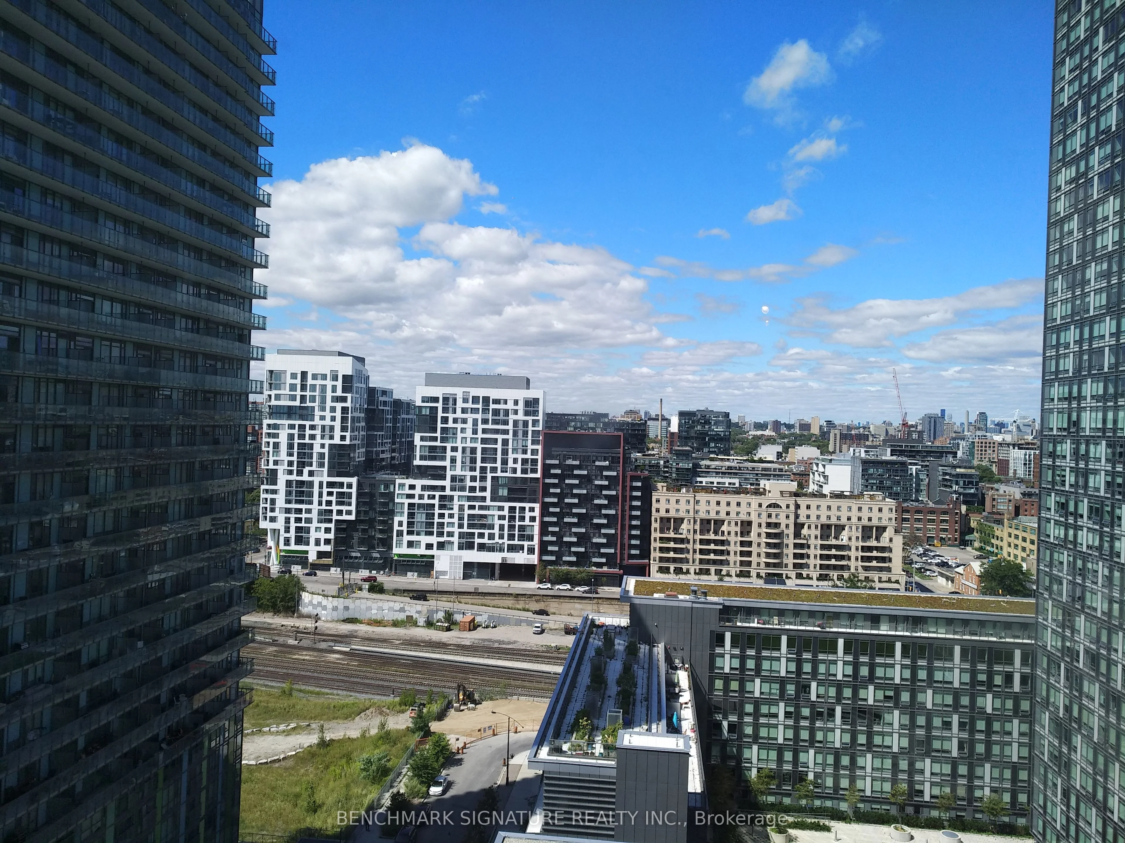 85 Queens Wharf Road 2108, Toronto C01, ON M5V 0J9