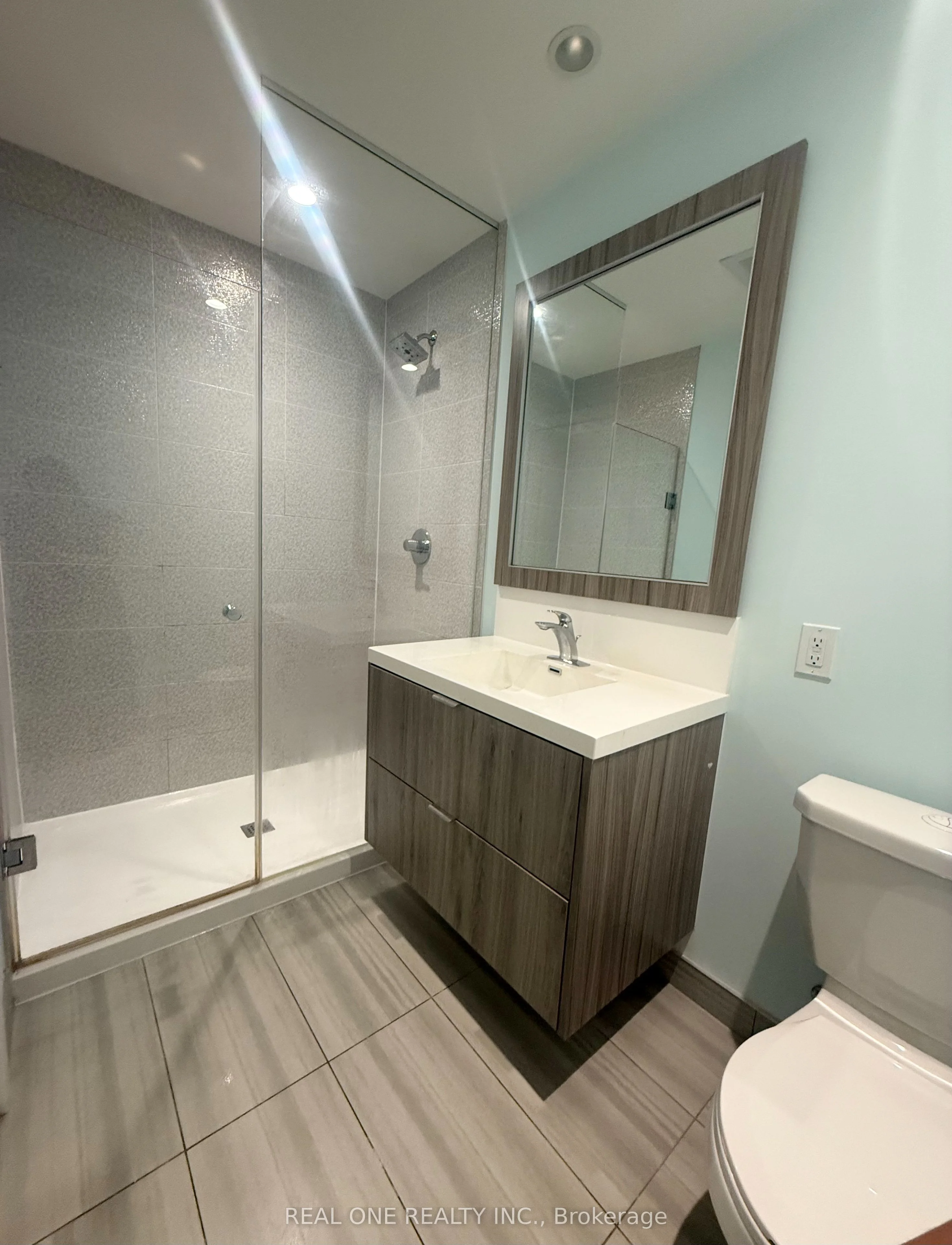 80 Vanauley Street 610, Toronto C01, ON M5T 0C9