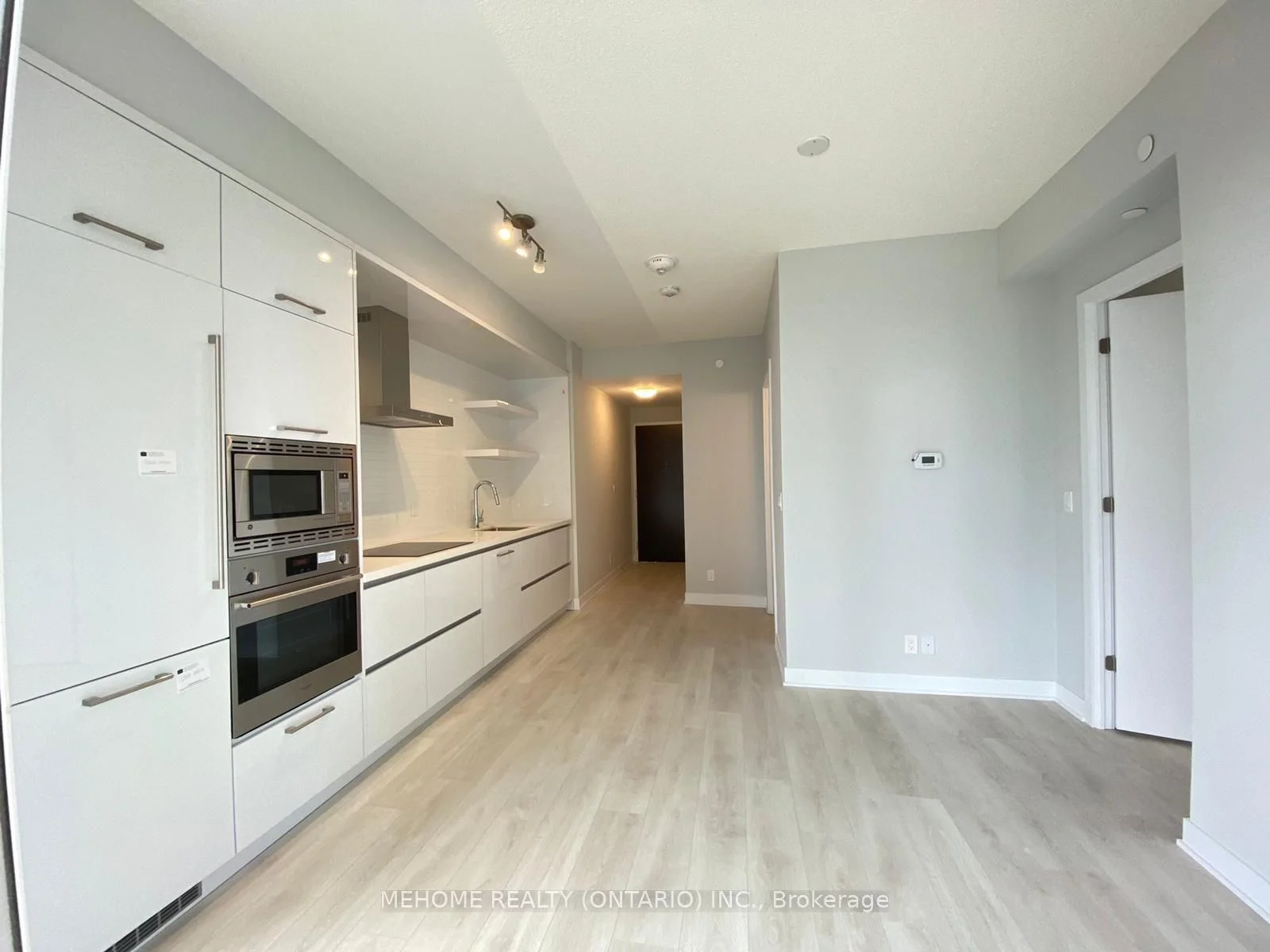 2221 Yonge Street 806, Toronto C10, ON M4S 0B8
