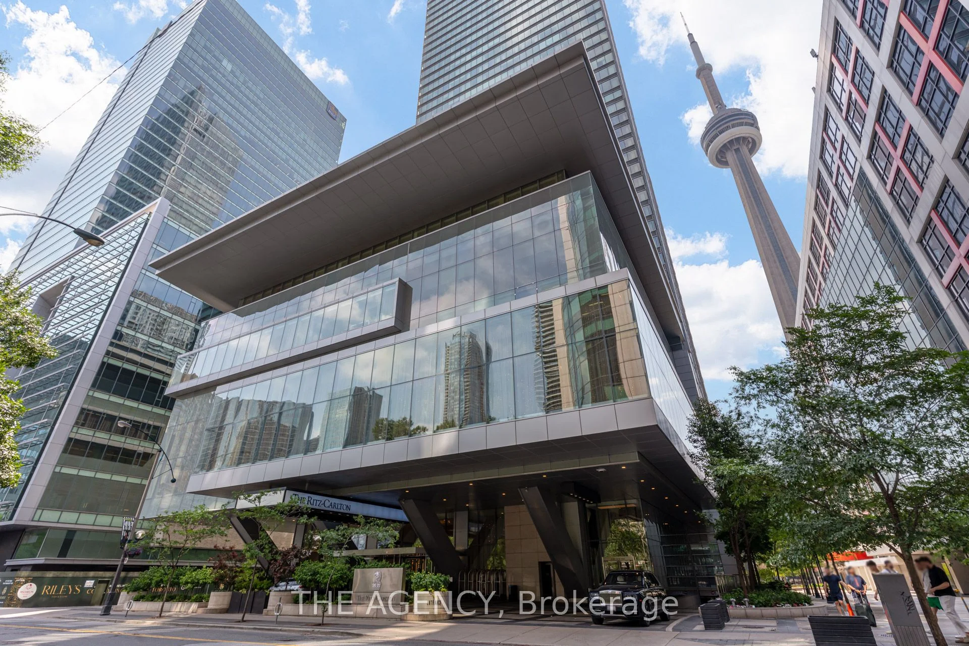 183 Wellington Street W 2901, Toronto C01, ON M5V 0A1