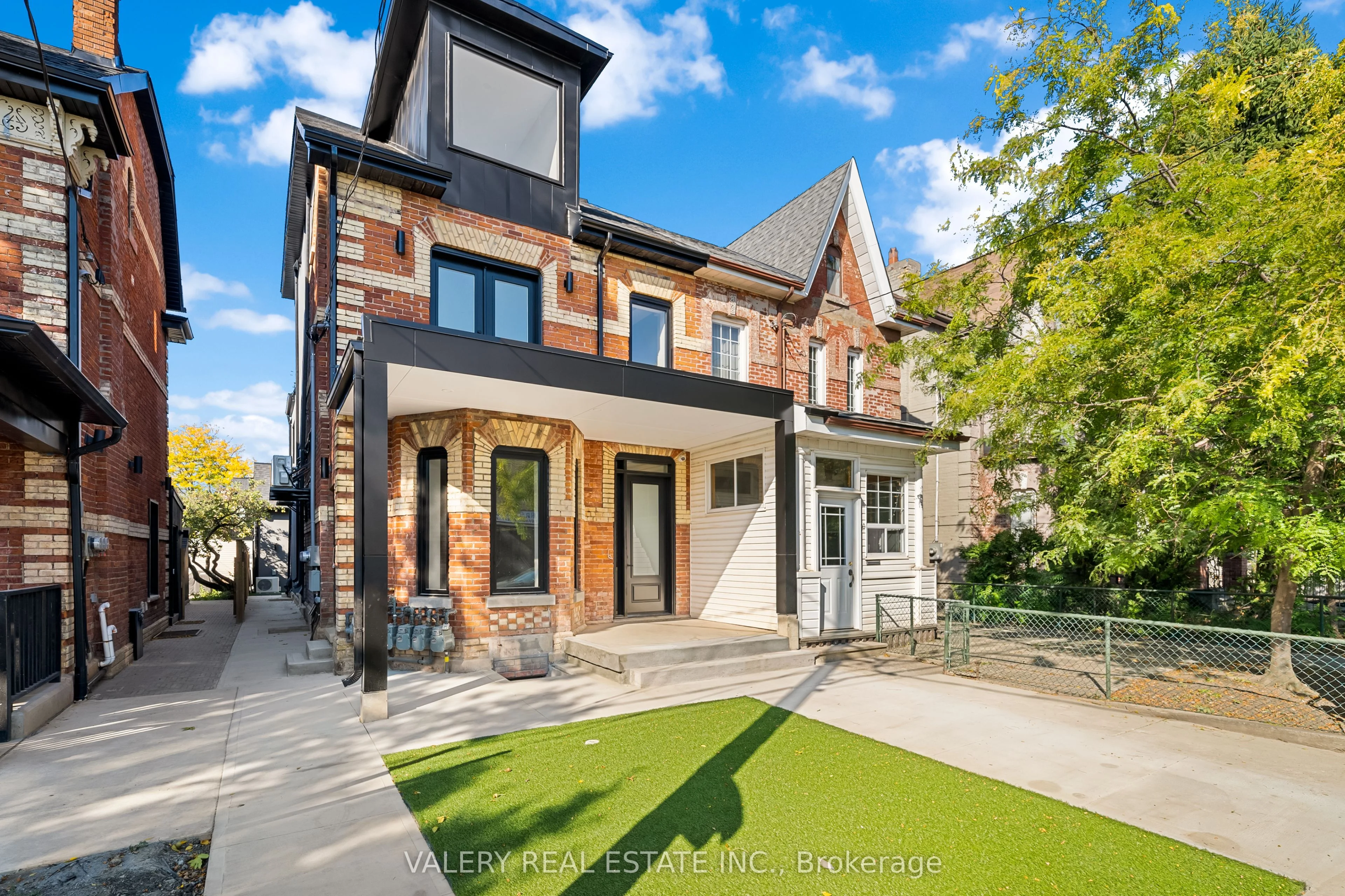 158 Dovercourt Road 3, Toronto C01, ON M6J 3C4