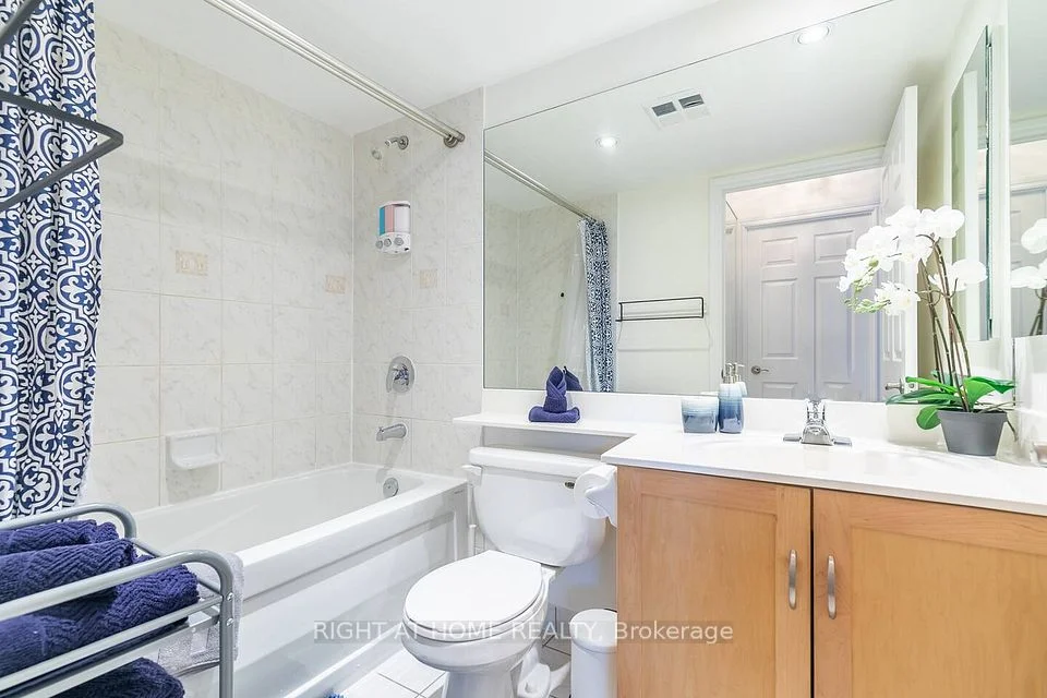 250 Wellington Street W 1430, Toronto C01, ON M5V 3P6