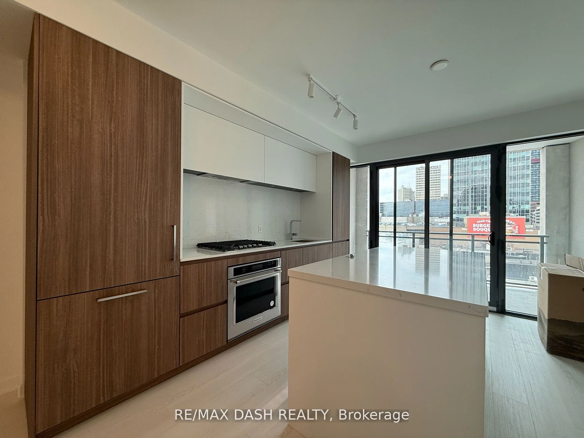 1 Hillsdale Avenue W 403, Toronto C03, ON M4S 0E5