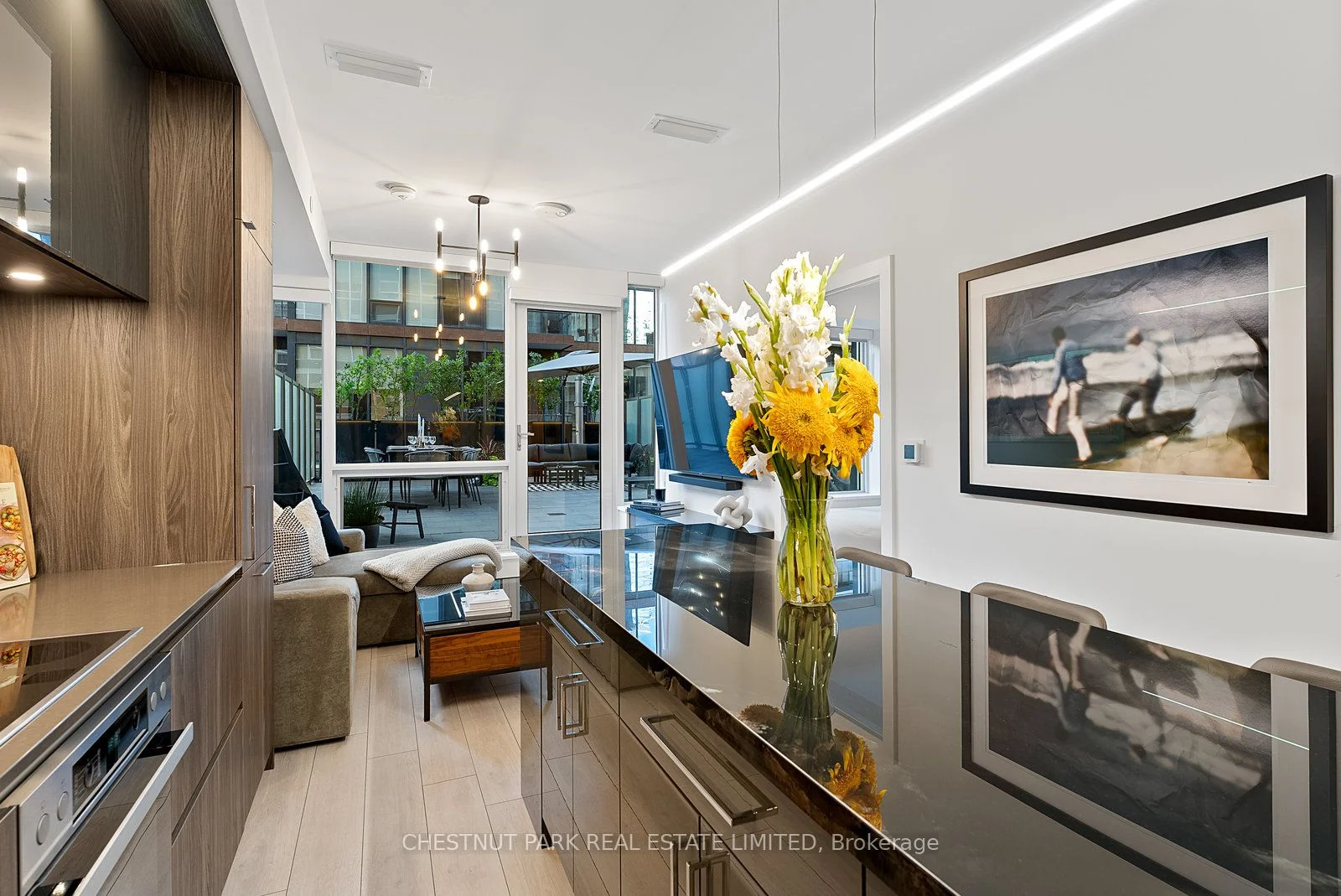 15 Mercer Street 610, Toronto C01, ON M5V 1H2