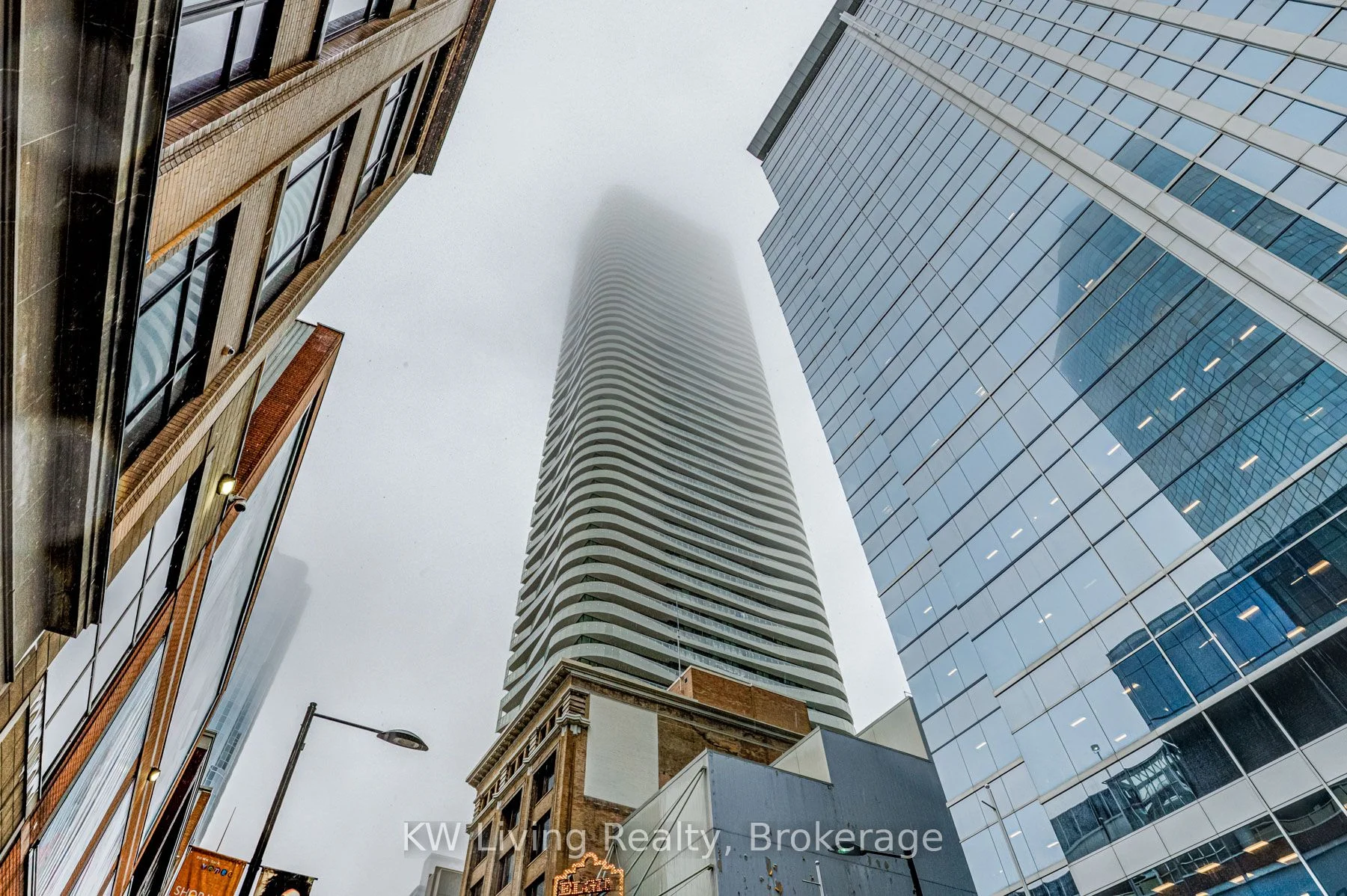 197 Yonge Street 2906, Toronto C08, ON M5B 1M4