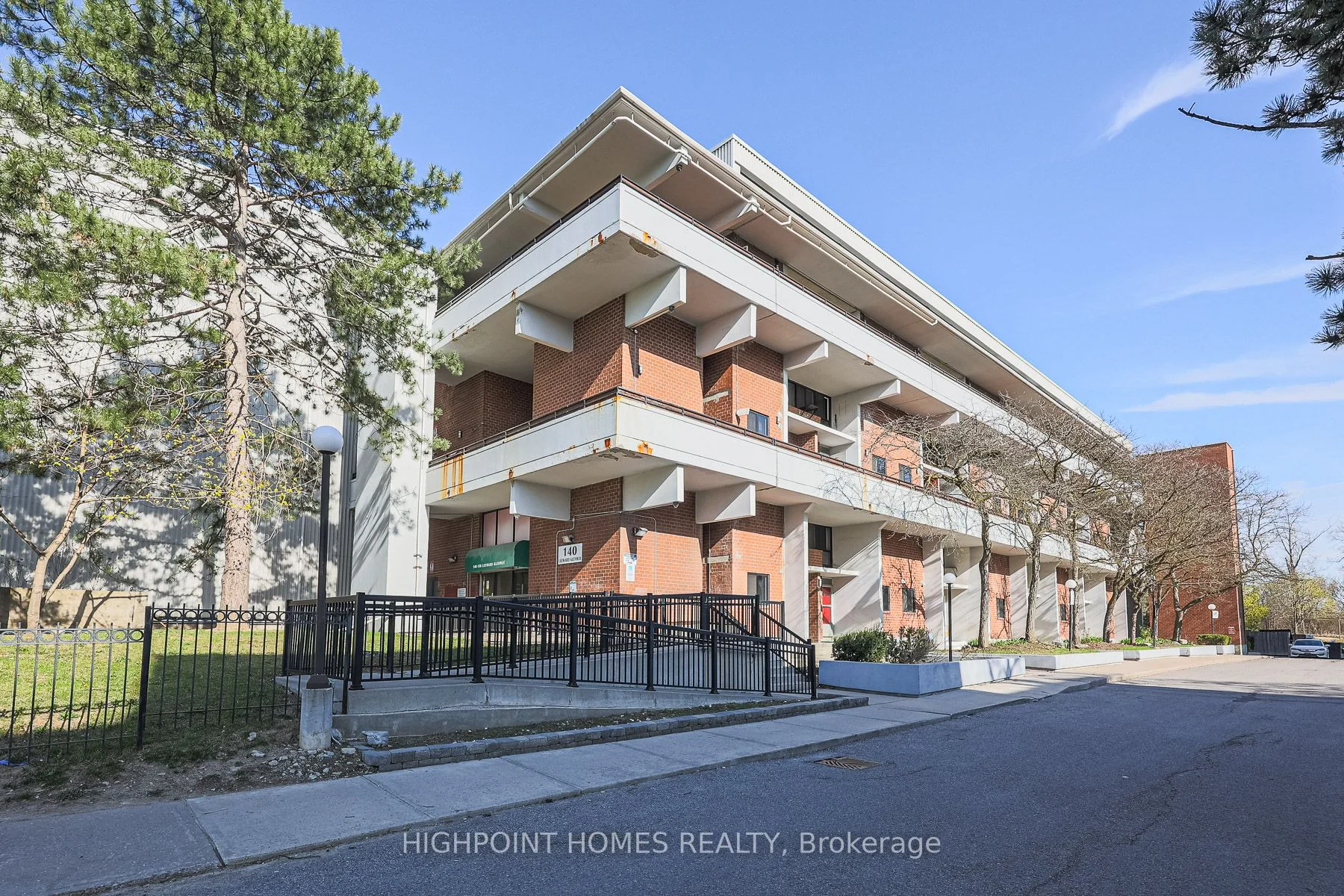 140 Leeward Glenway 315, Toronto C11, ON M3C 2Y9