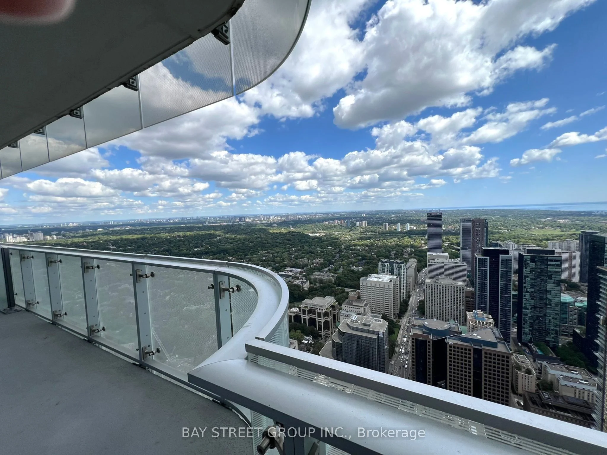 1 Bloor Street E 6302, Toronto C08, ON M4W 1A9