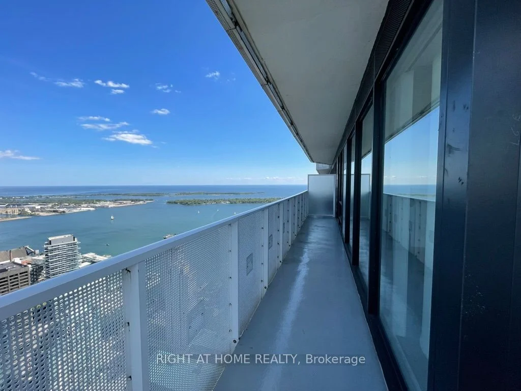 88 Harbour Street 6604, Toronto C01, ON M5J 1B7