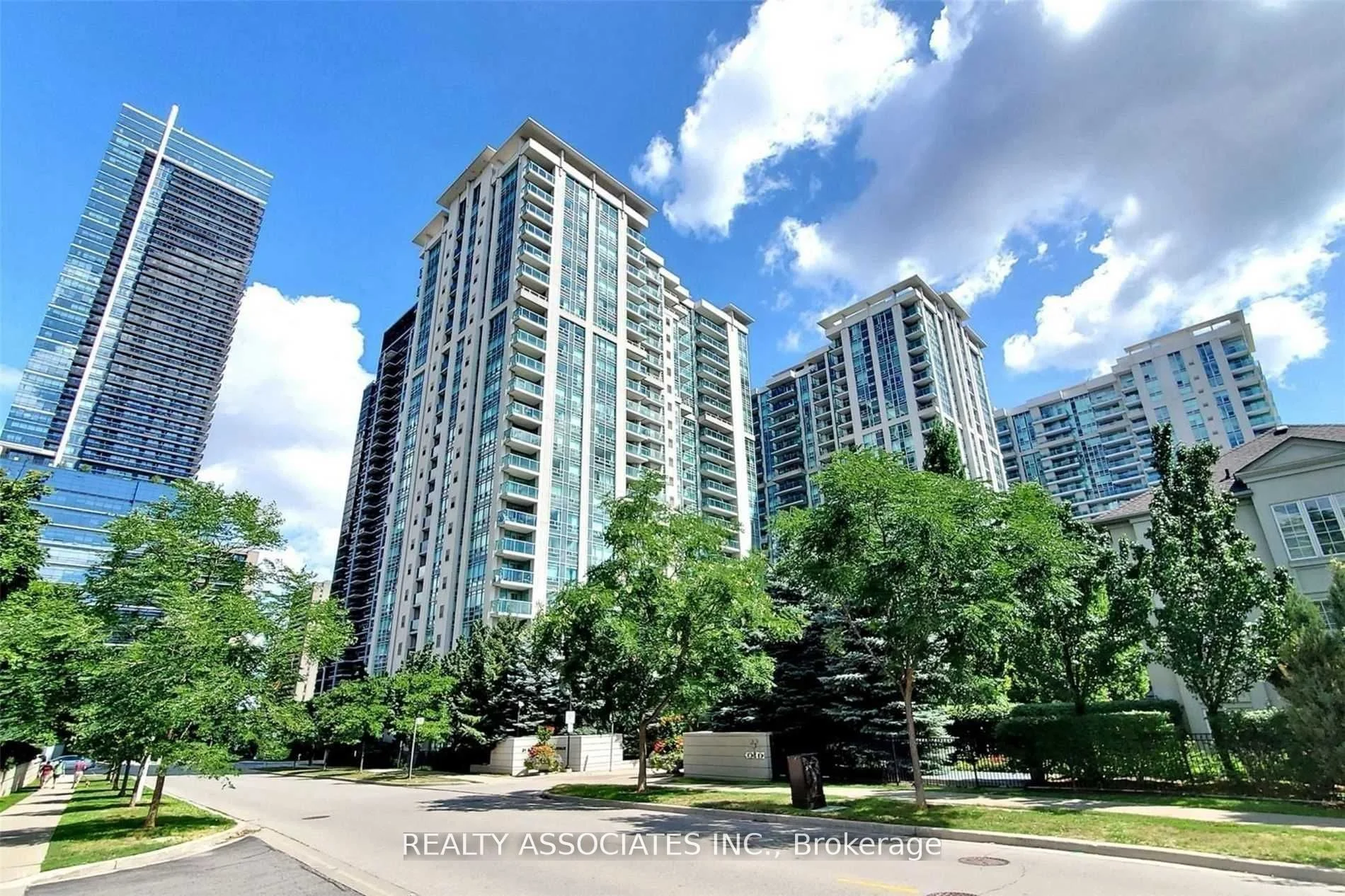 31 Bales Avenue 216, Toronto C14, ON M2N 7L6