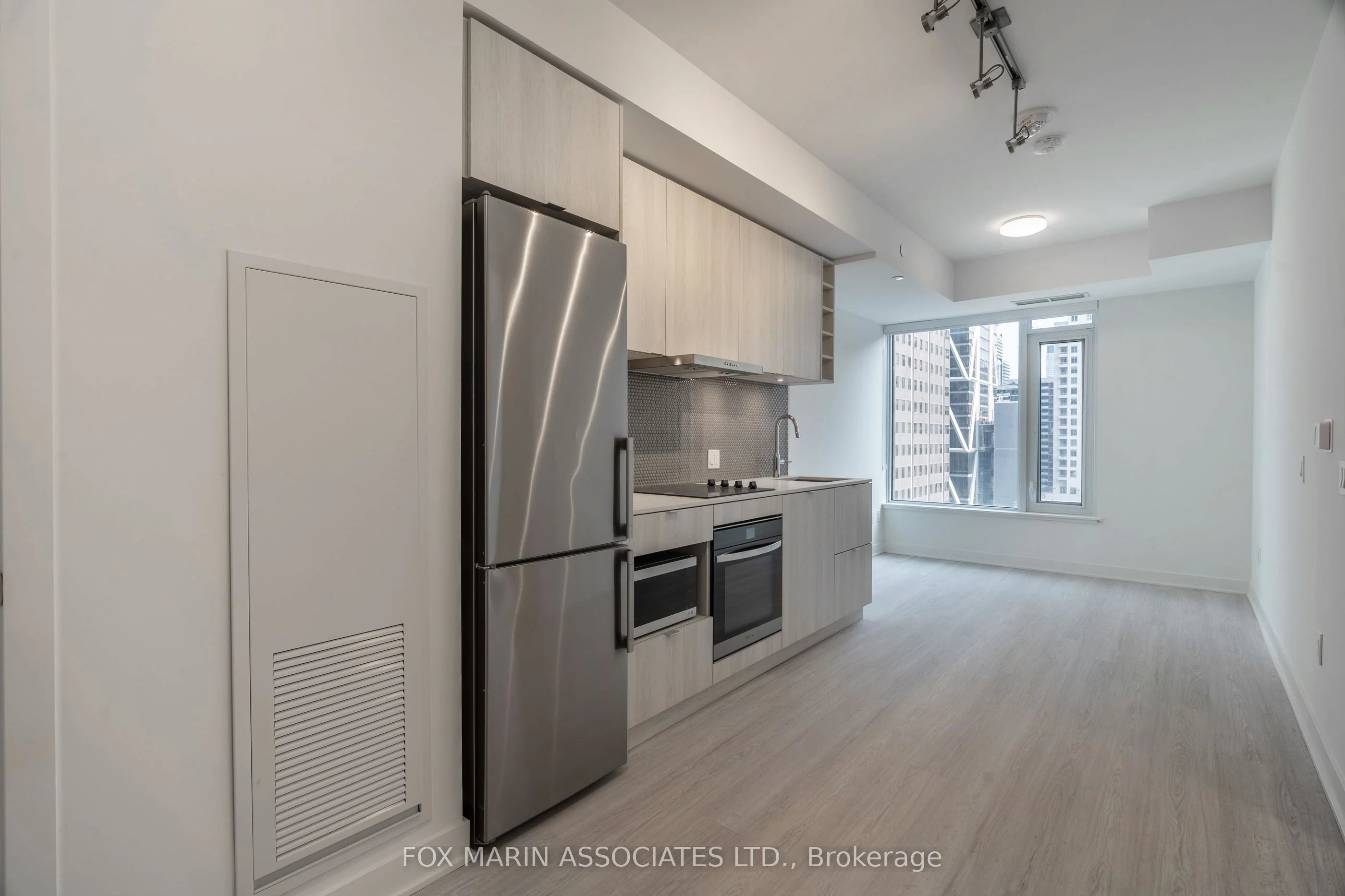 11 Yorkville Avenue 613, Toronto C02, ON M4W 1L2