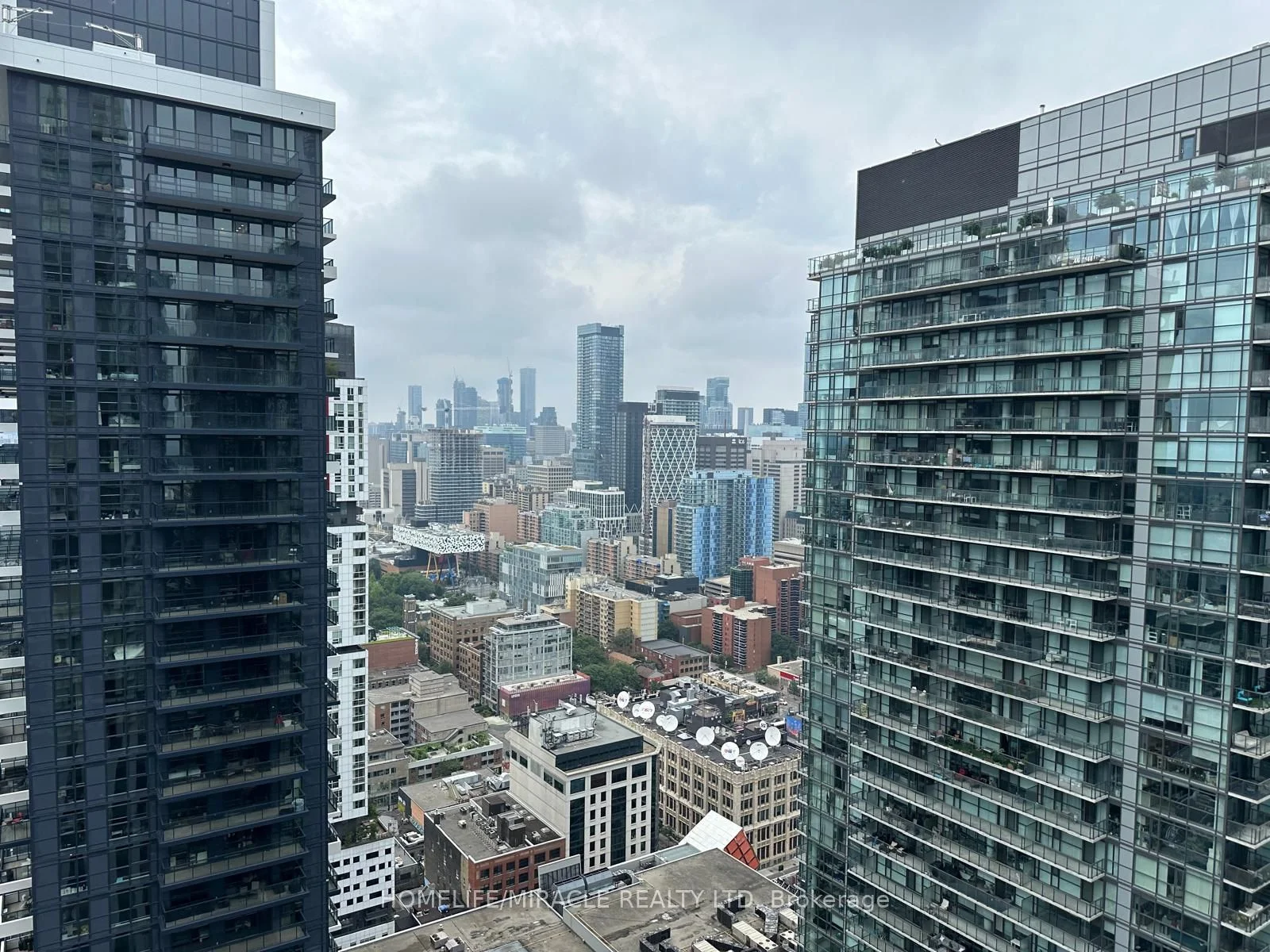 28 Widmer Street 3927, Toronto C01, On M5v 0w6