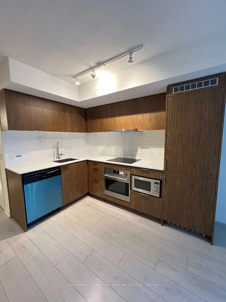 60 Shuter Street 917, Toronto C08, On M5b 1a8