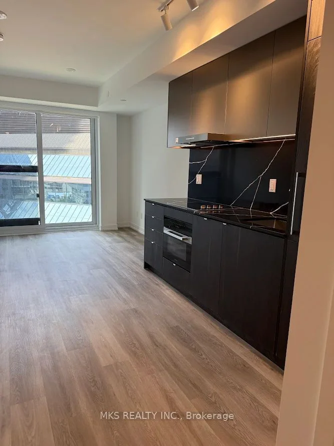 771 Yonge Street 905, Toronto C02, ON M4W 2G4