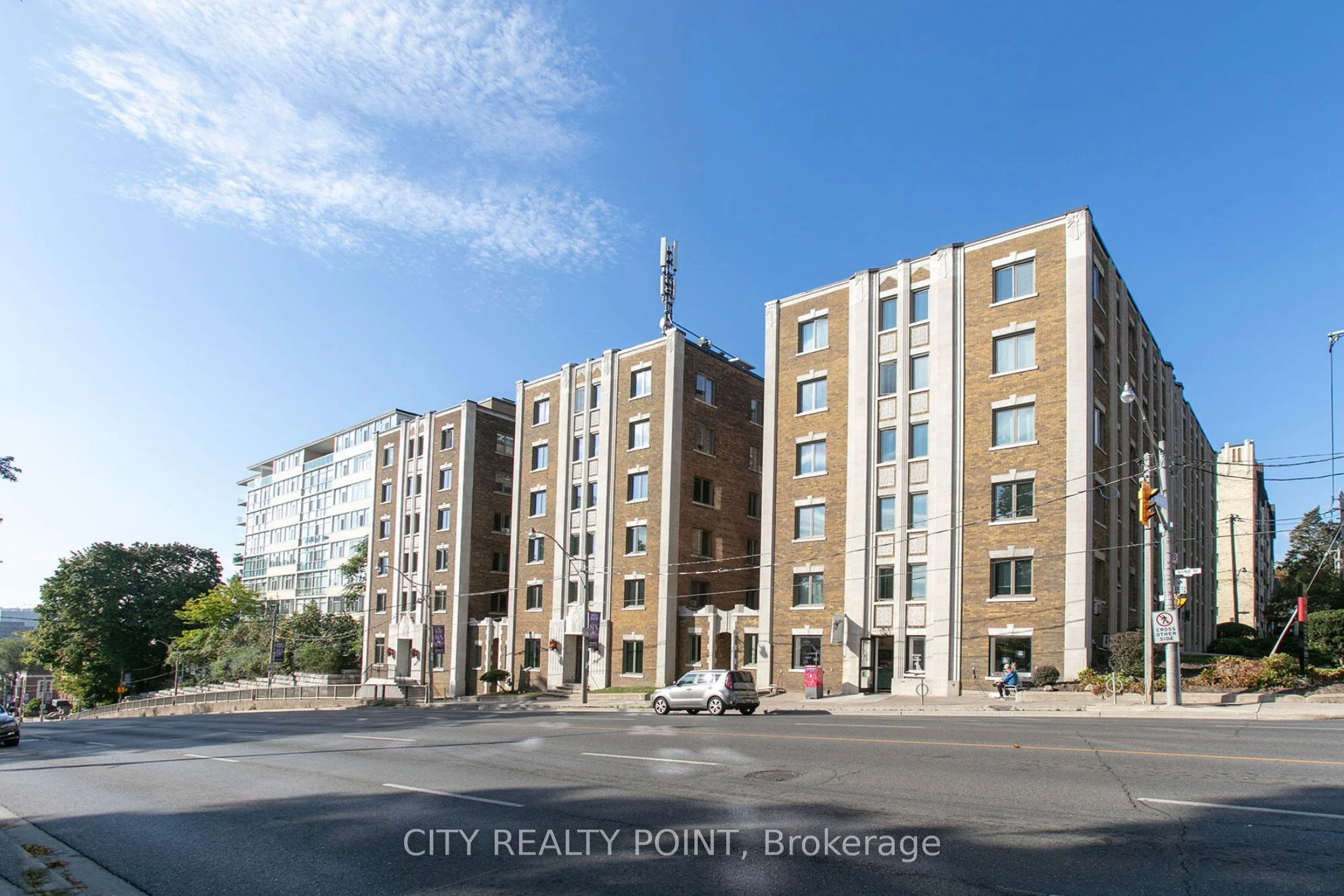 398 Avenue Road 527, Toronto C02, ON M4V 2H5
