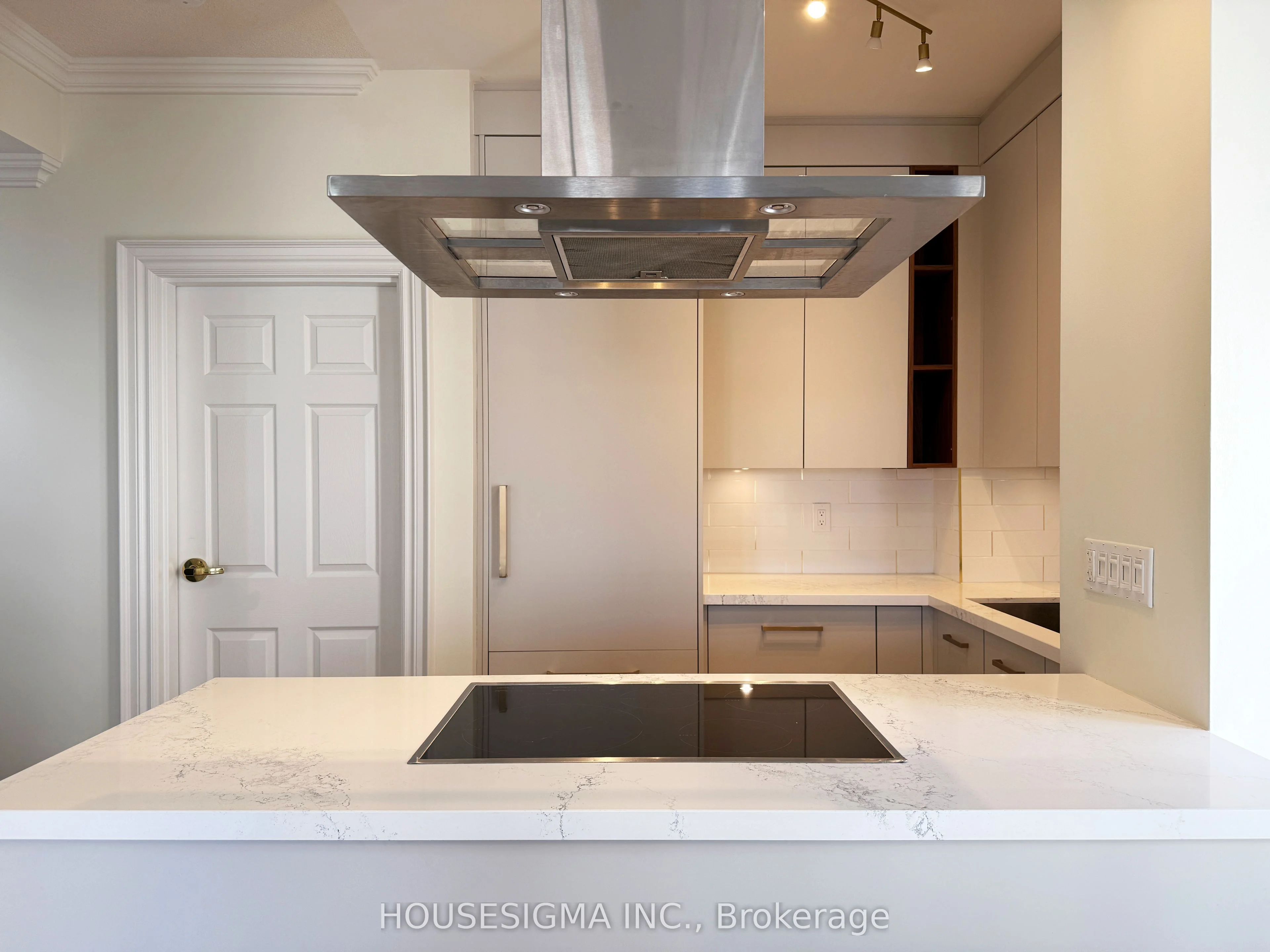 120 Lombard Street 906, Toronto C08, On M5c 3h5