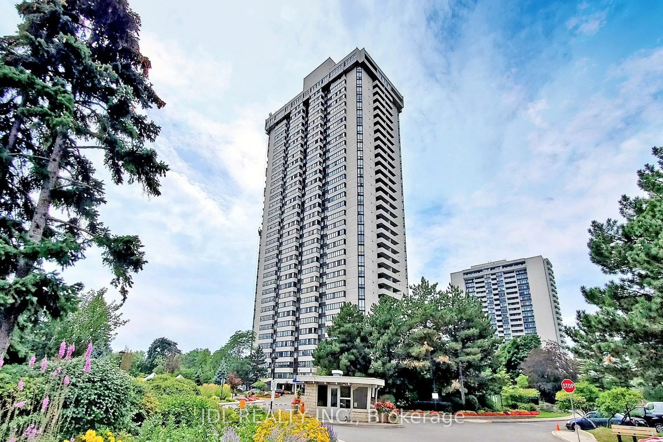 3303 Don Mills Road 2405, Toronto C15, ON M2J 4T6