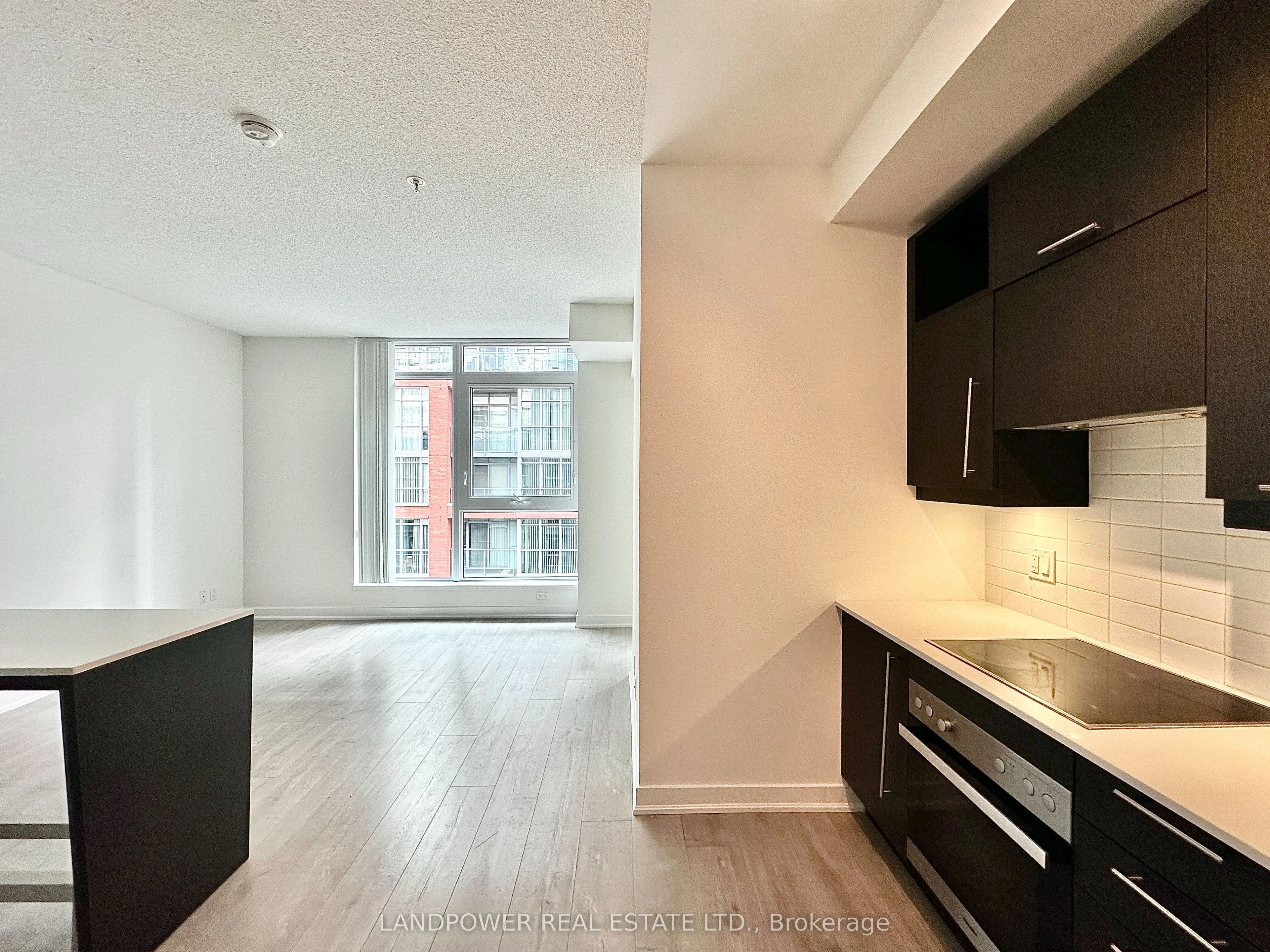 30 Nelson Street 519, Toronto C01, ON M5V 0H5