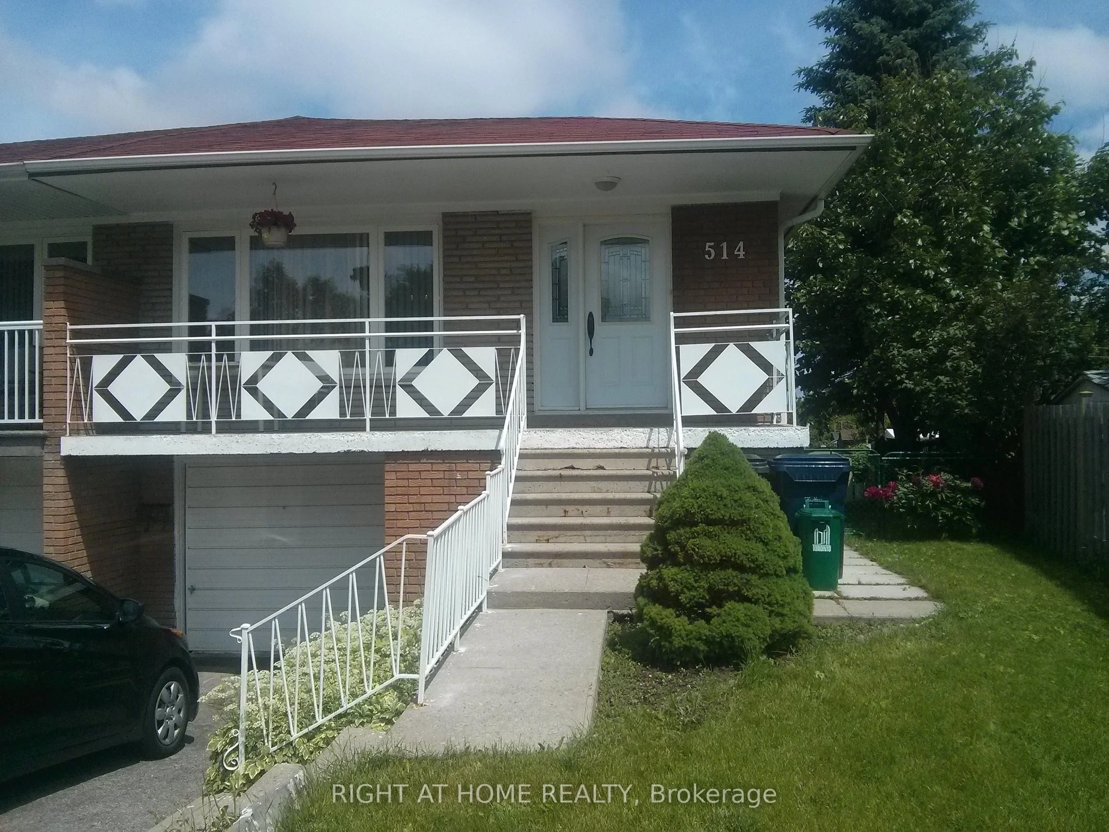 514 Van Horn Avenue Main Floor, Toronto C15, ON M2J 2V2