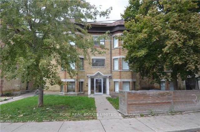 427 Crawford Street 6, Toronto C01, ON M6G 3J7