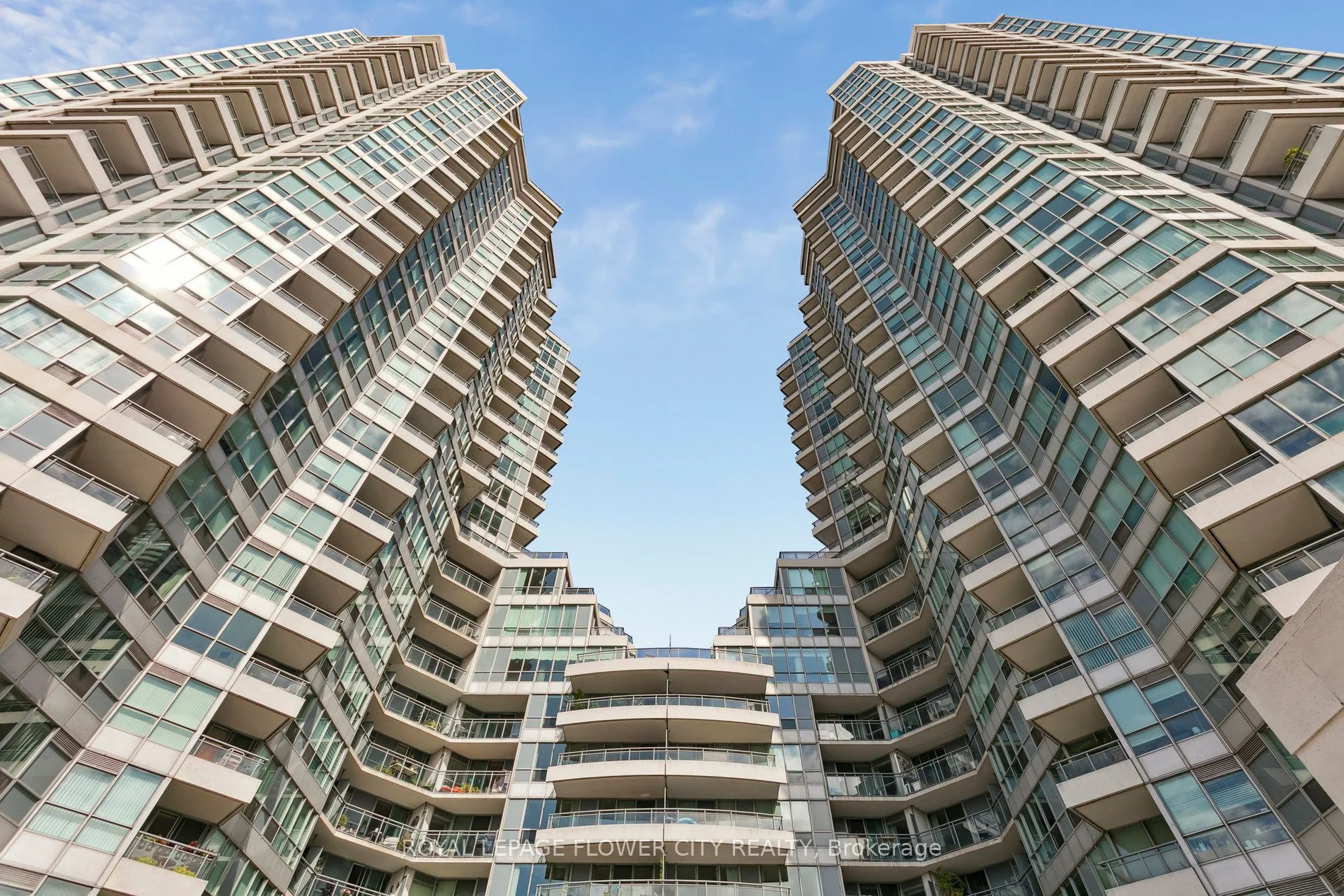 228 Queens Quay West N 801, Toronto C01, ON M5J 2X1