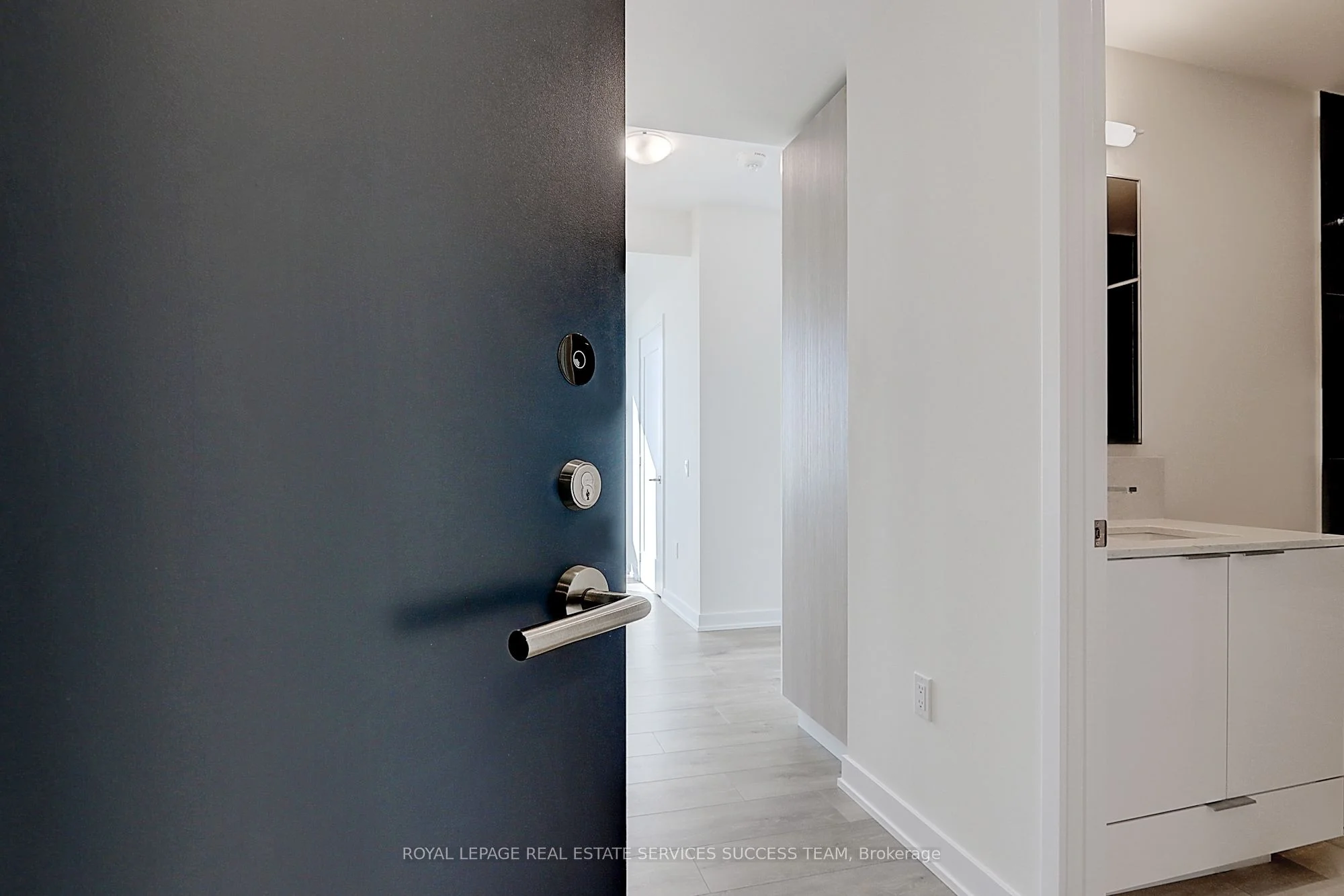 28 Freeland Street 5204, Toronto C08, On M5e 1l7